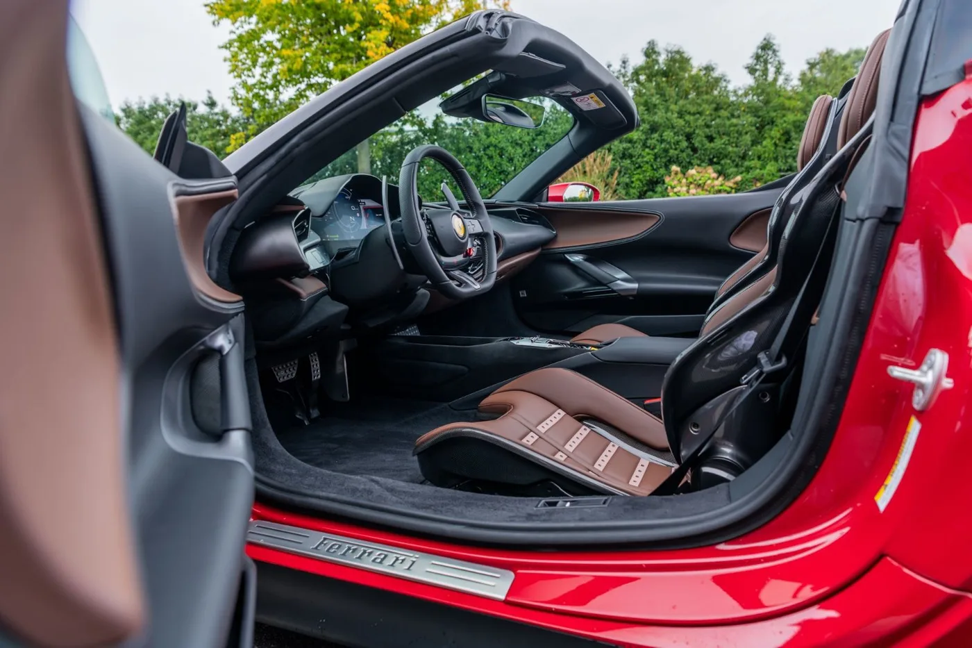 2025 Ferrari SF90 Spider proposée par un spécialiste de la supercar à Gronau, Allemagne, photo 16 sur 25