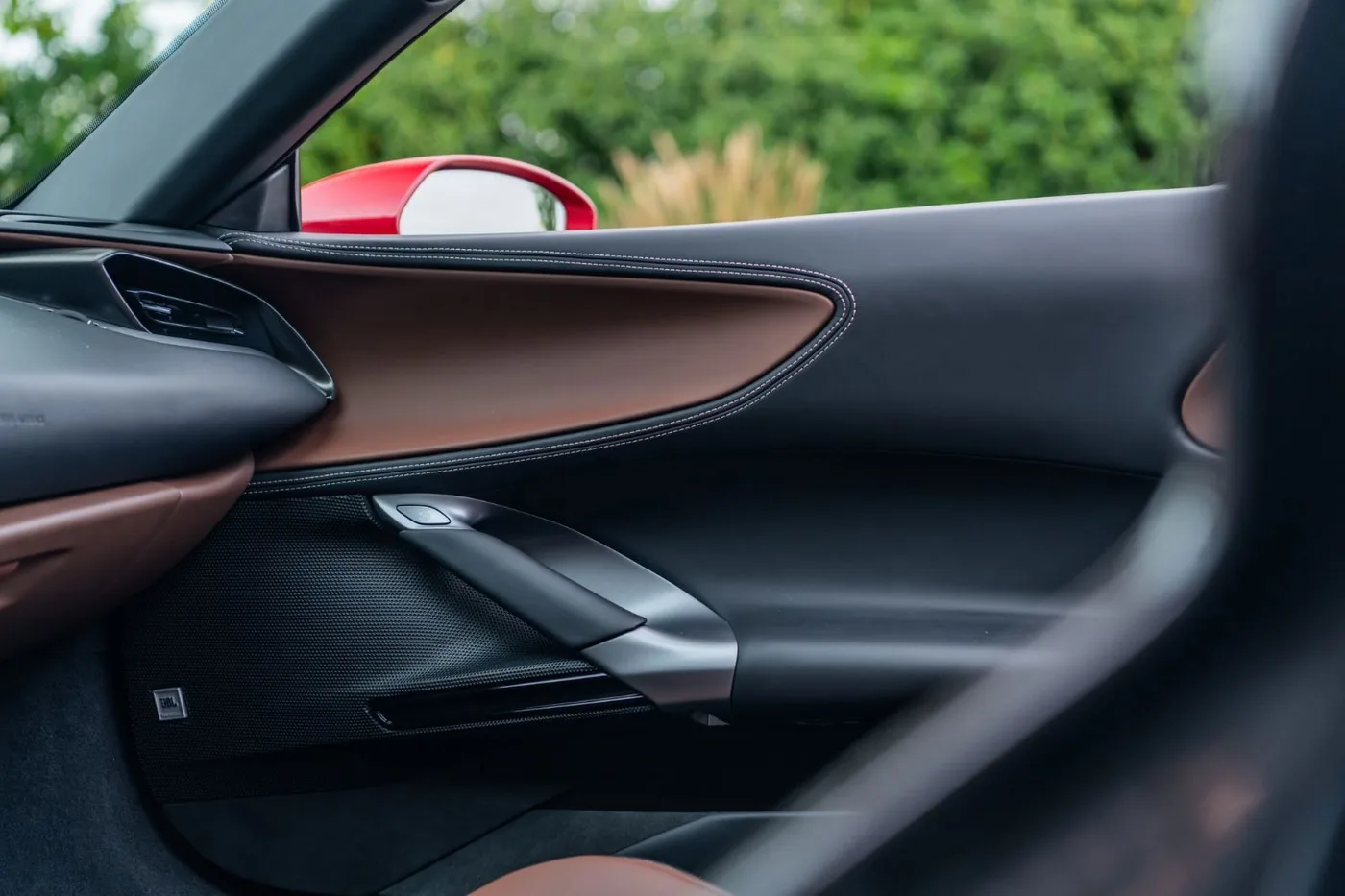 2025 Ferrari SF90 Spider proposée par un spécialiste de la supercar à Gronau, Allemagne, photo 21 sur 25