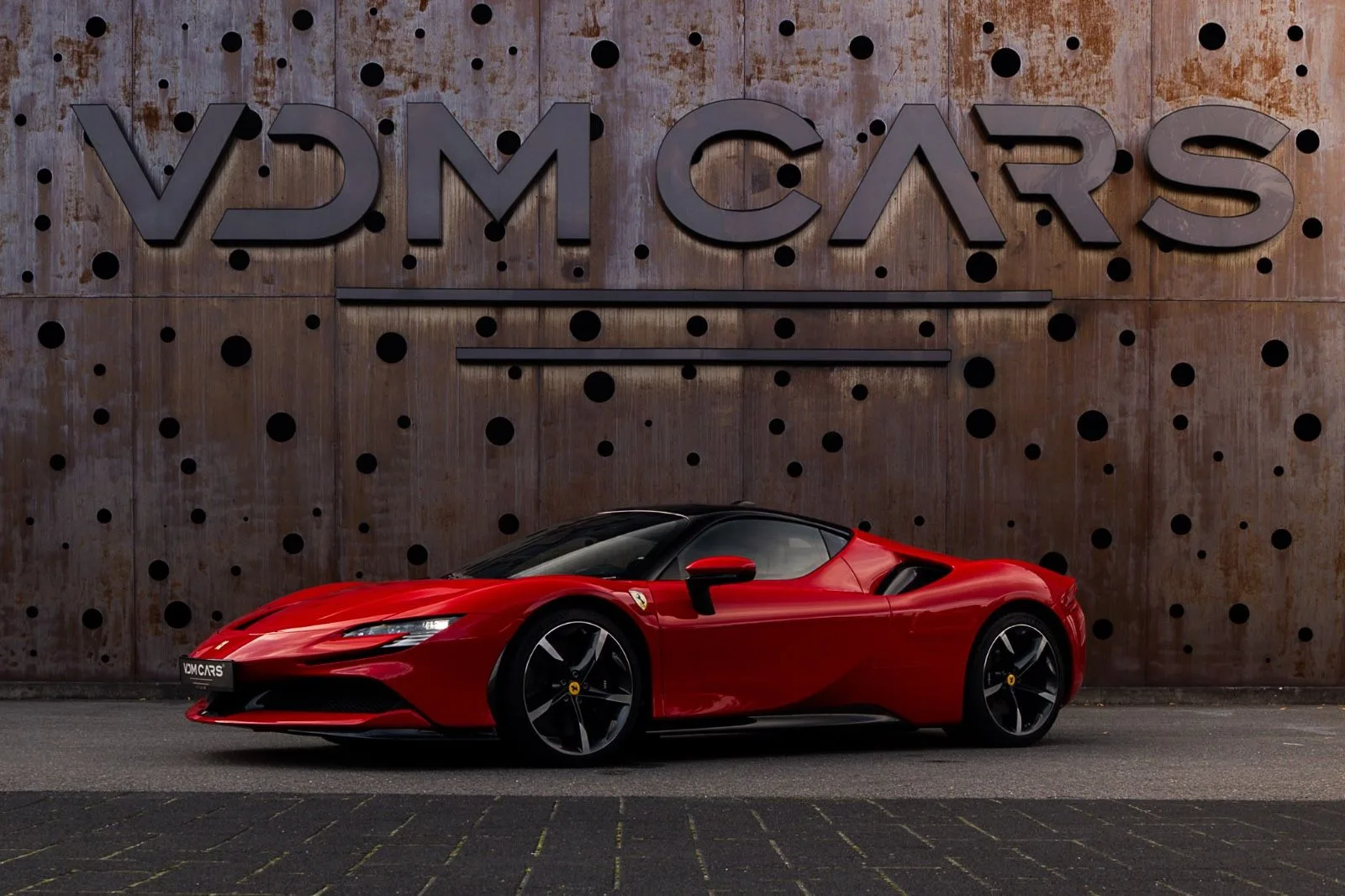 2025 Ferrari SF90 Stradale angeboten von einem Supersportwagenhändler in Gronau, Deutschland, Hauptfoto