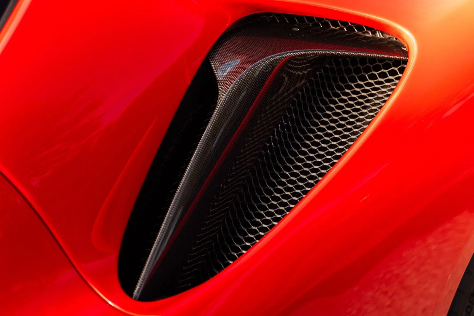 2025 Ferrari SF90 Stradale, 9/30