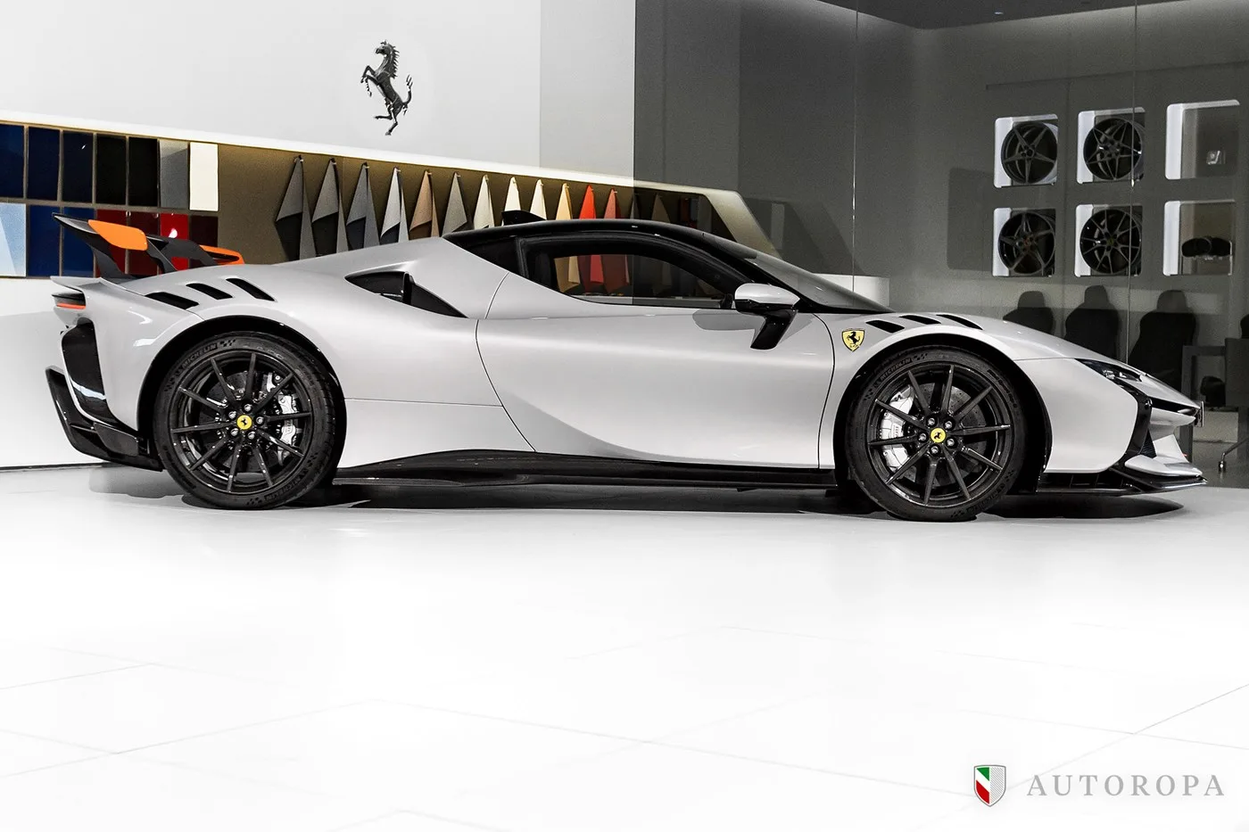 2025 Ferrari SF90 XX Limited Edition angeboten von einem offiziellen Ferrari und Maserati-Vertragshändler in Arlöv, Schweden, Foto 3 von 10