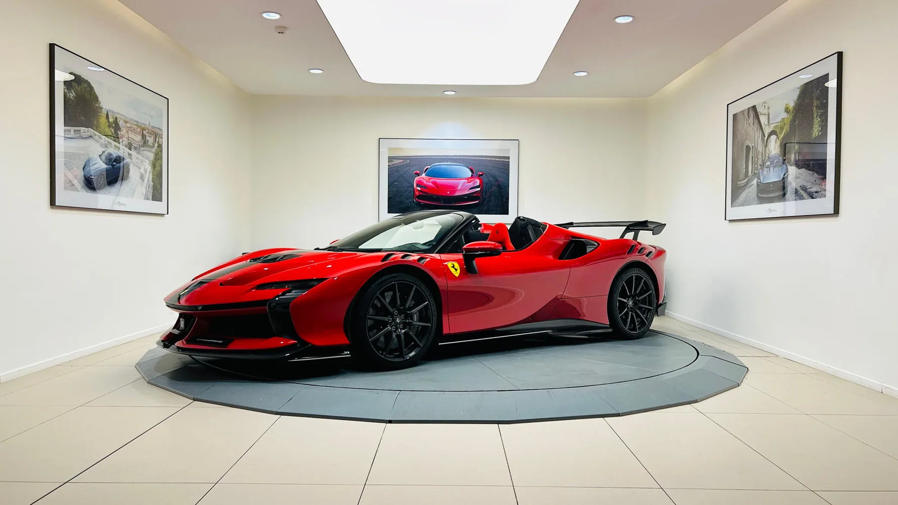 2025 Ferrari SF90 XX Spider, 2/30
