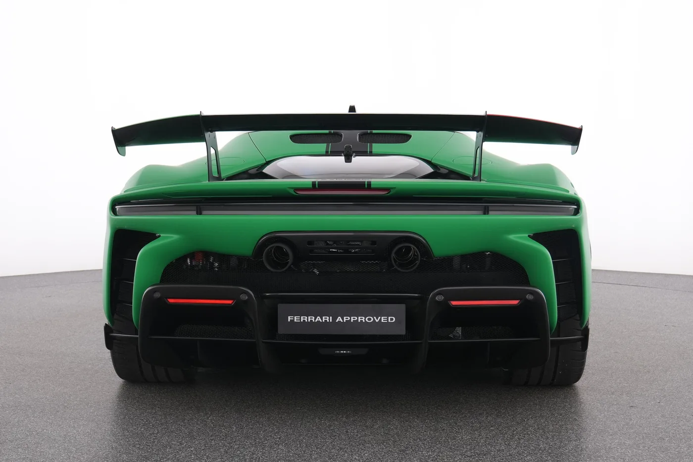 2025 Ferrari SF90 XX Stradale proposée par un concessionnaire spécialisé à Meerbusch, Allemagne, photo 4 sur 6