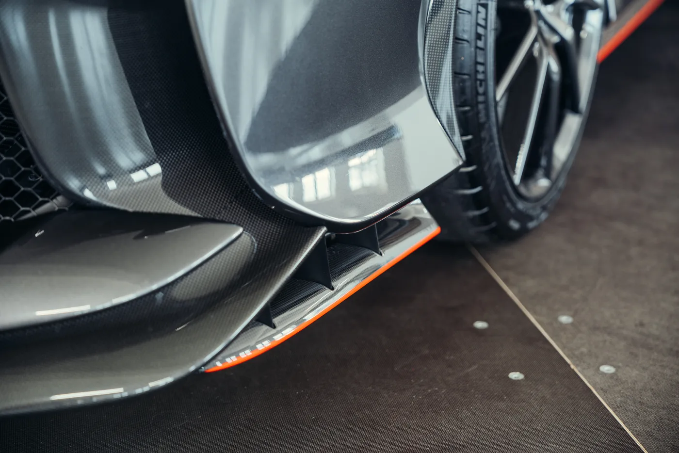 2025 Ferrari SF90 XX Stradale angeboten von einem Oldtimerspezialisten in Stuttgart, Deutschland, Foto 16 von 25