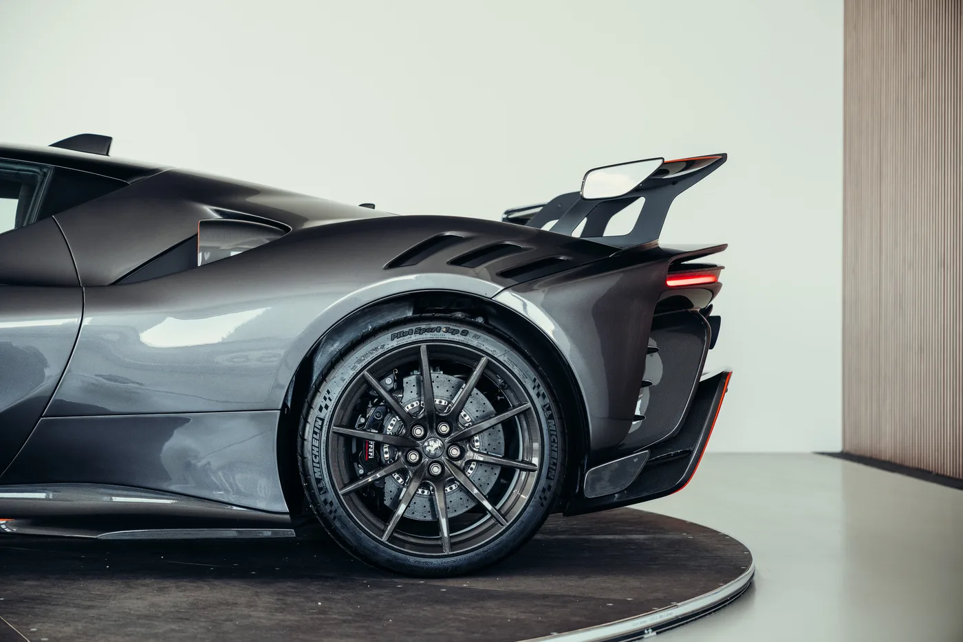 2025 Ferrari SF90 XX Stradale angeboten von einem Oldtimerspezialisten in Stuttgart, Deutschland, Foto 20 von 25