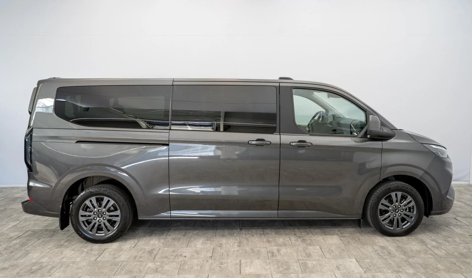 2025 Ford Tourneo Custom Titanium, 7/25