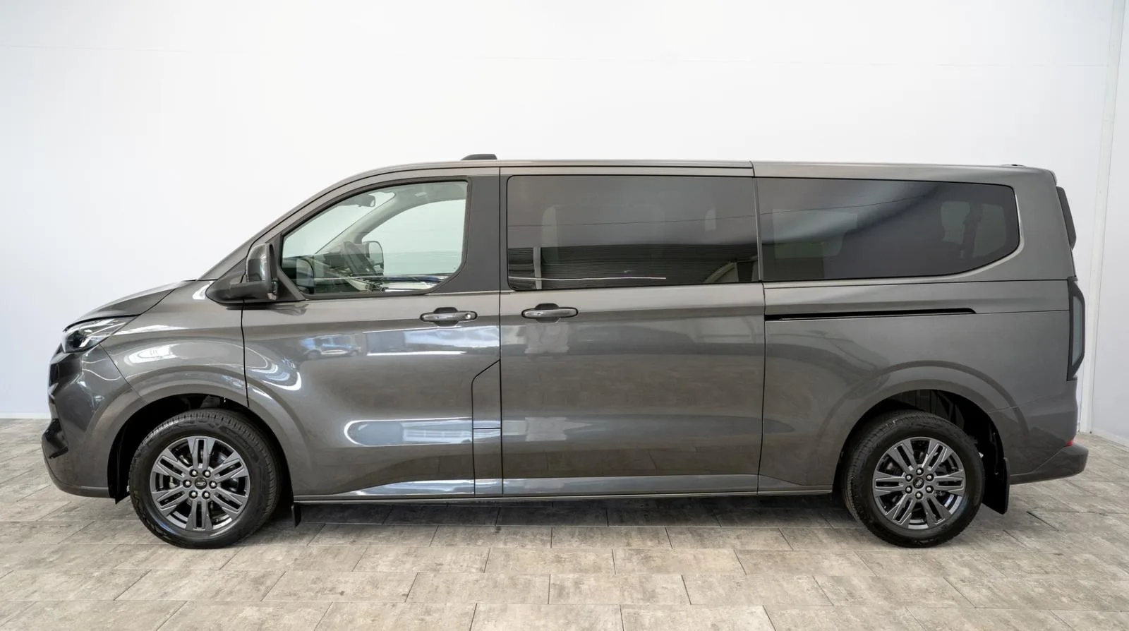2025 Ford Tourneo Custom Titanium, 9/25