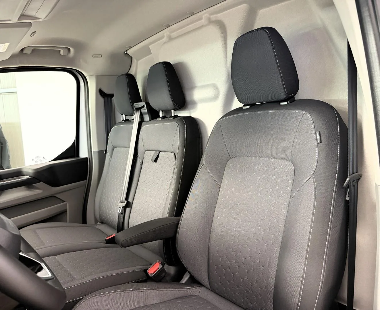 2025 Ford Transit Custom Limited, 3/28