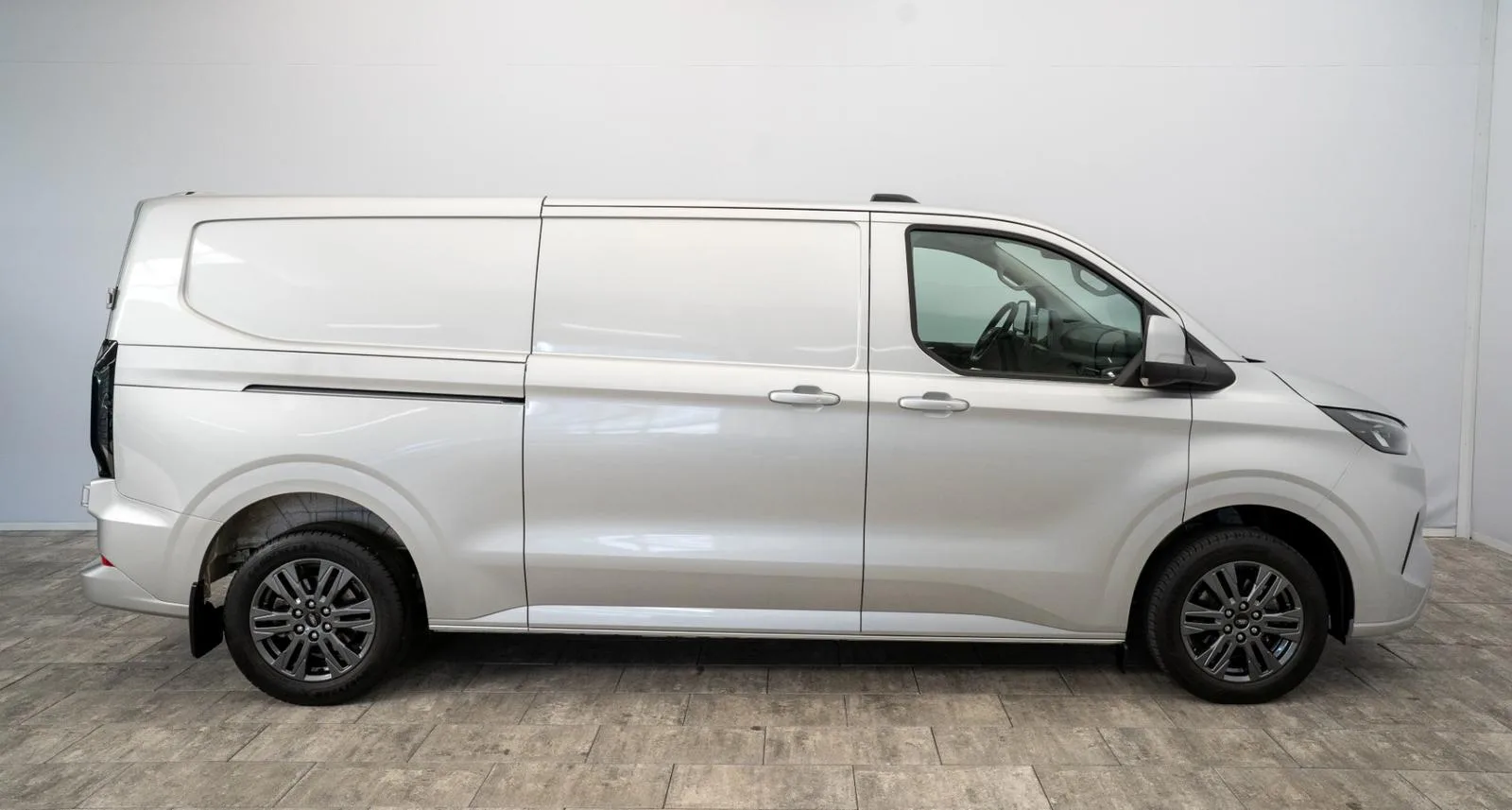 2025 Ford Transit Custom Limited, 5/28