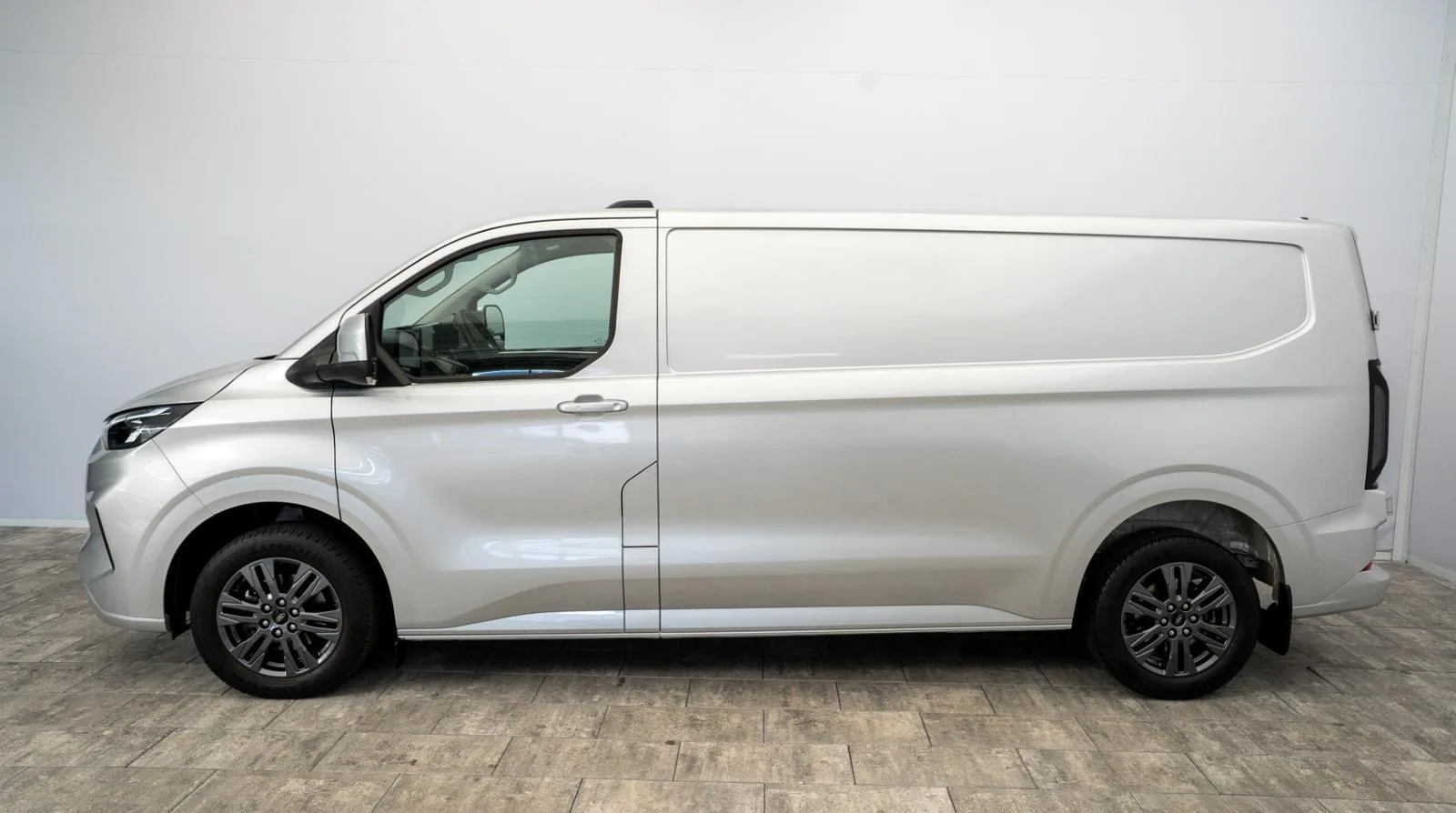 2025 Ford Transit Custom Limited, 9/28