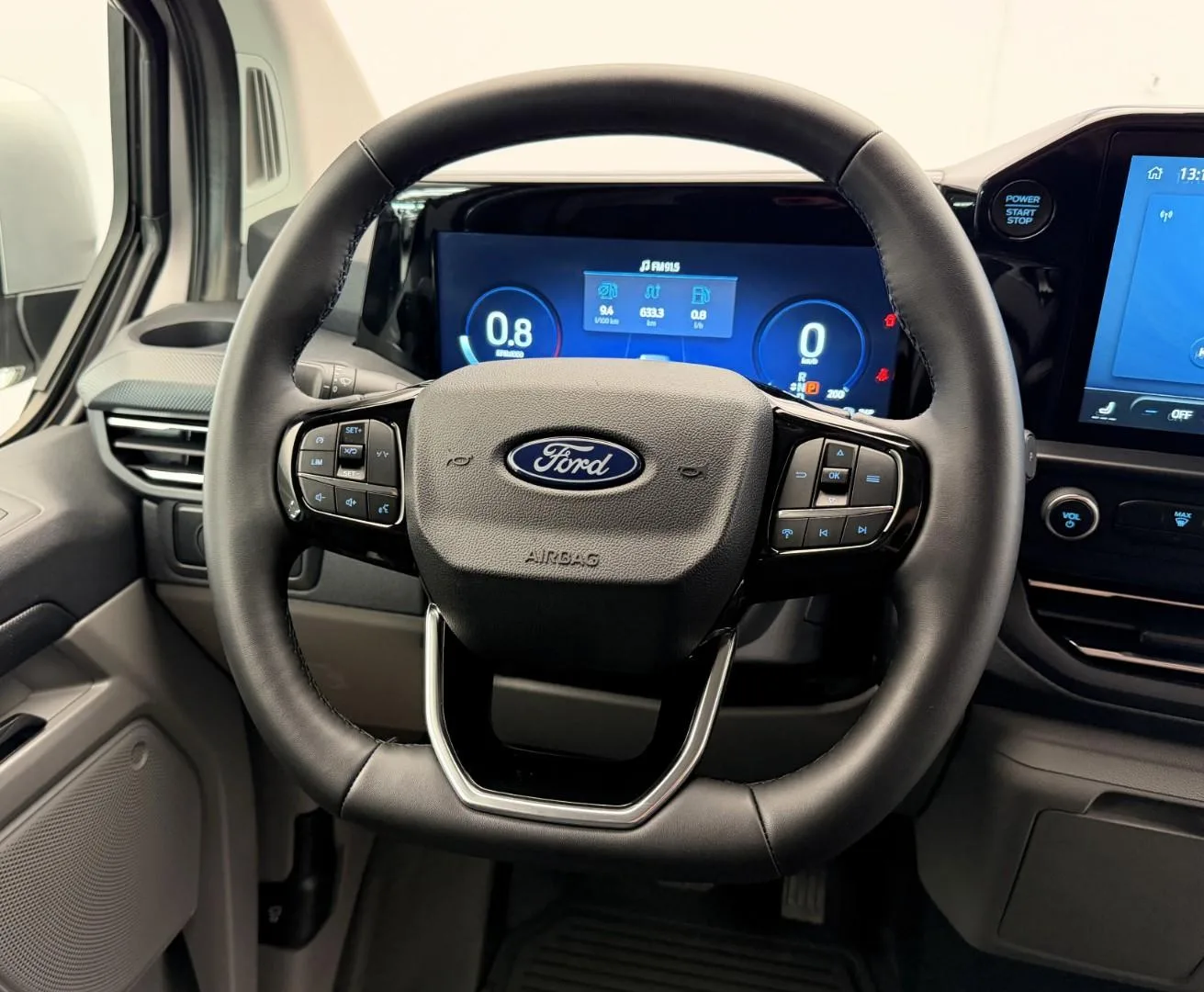 2025 Ford Transit Custom Limited, 10/28