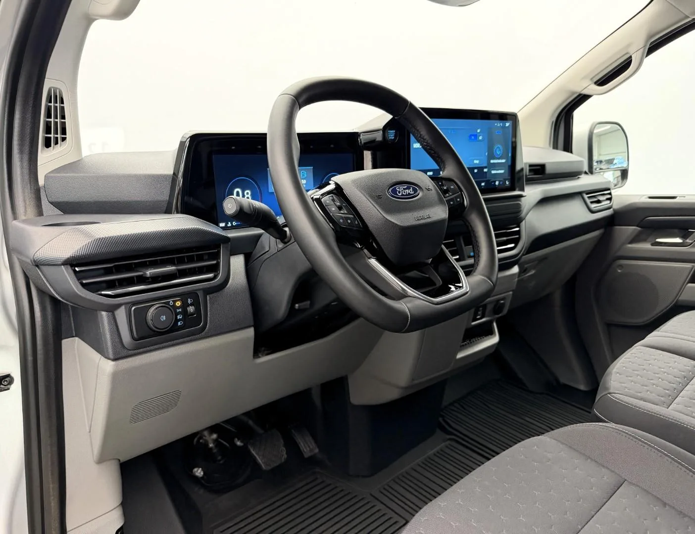 2025 Ford Transit Custom Limited, 11/28