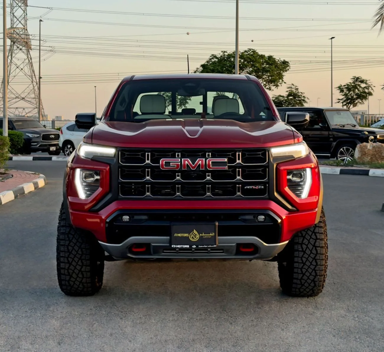 2025 GMC Canyon AT4X angeboten von einem Fachhändler in Dubai, Vereinigte Arabische Emirate, Foto 2 von 13