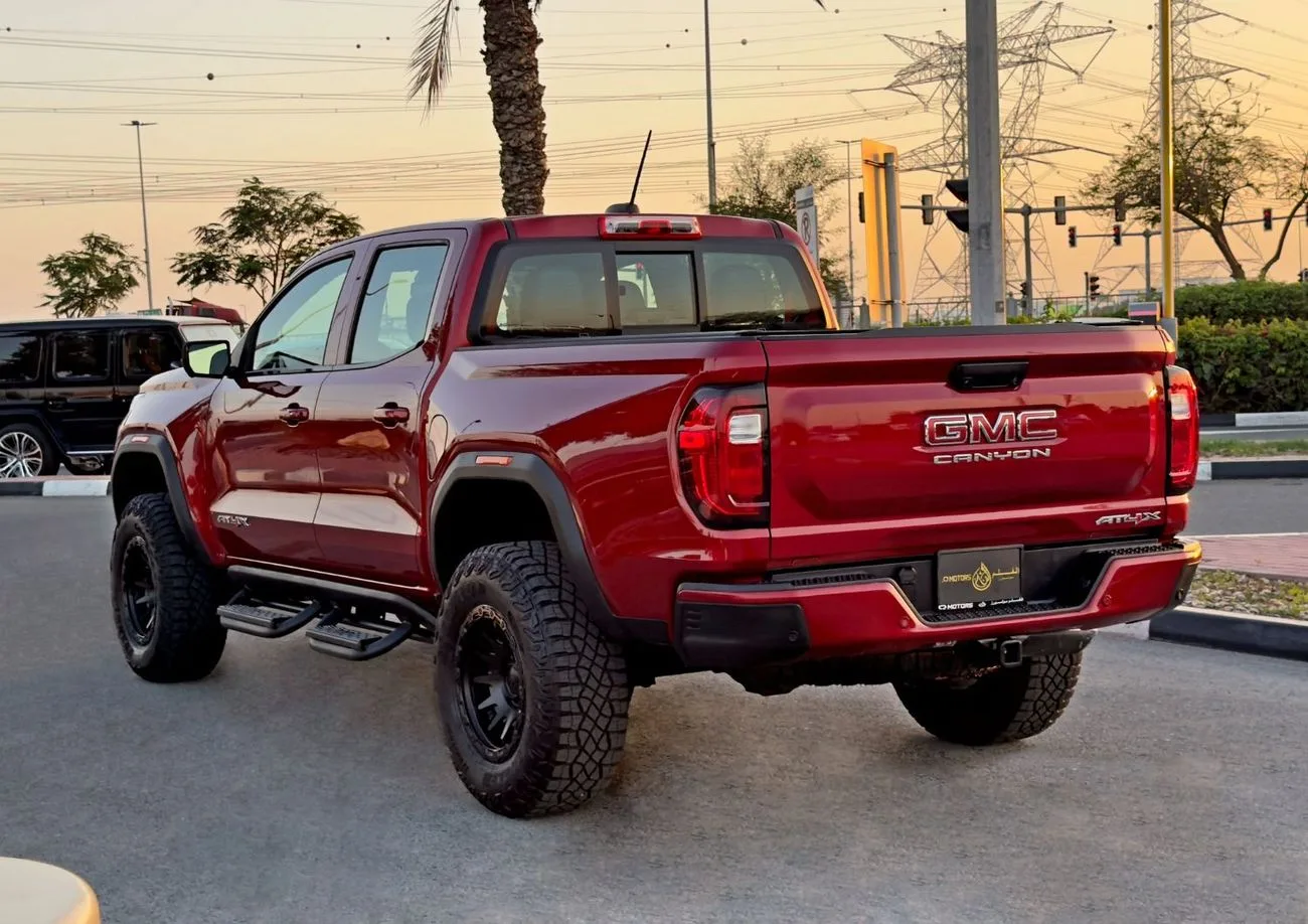 2025 GMC Canyon AT4X angeboten von einem Fachhändler in Dubai, Vereinigte Arabische Emirate, Foto 5 von 13