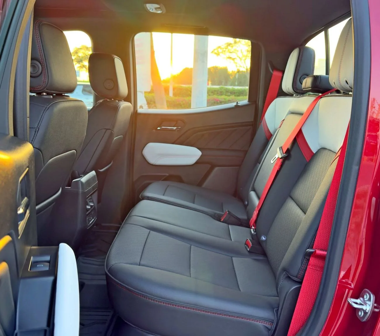 2025 GMC Canyon AT4X angeboten von einem Fachhändler in Dubai, Vereinigte Arabische Emirate, Foto 13 von 13