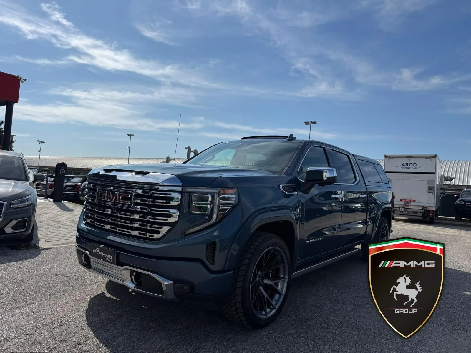 2025 GMC Sierra 1500 Denali angeboten von einem Fachhändler in Calenzano, Italien, Hauptfoto