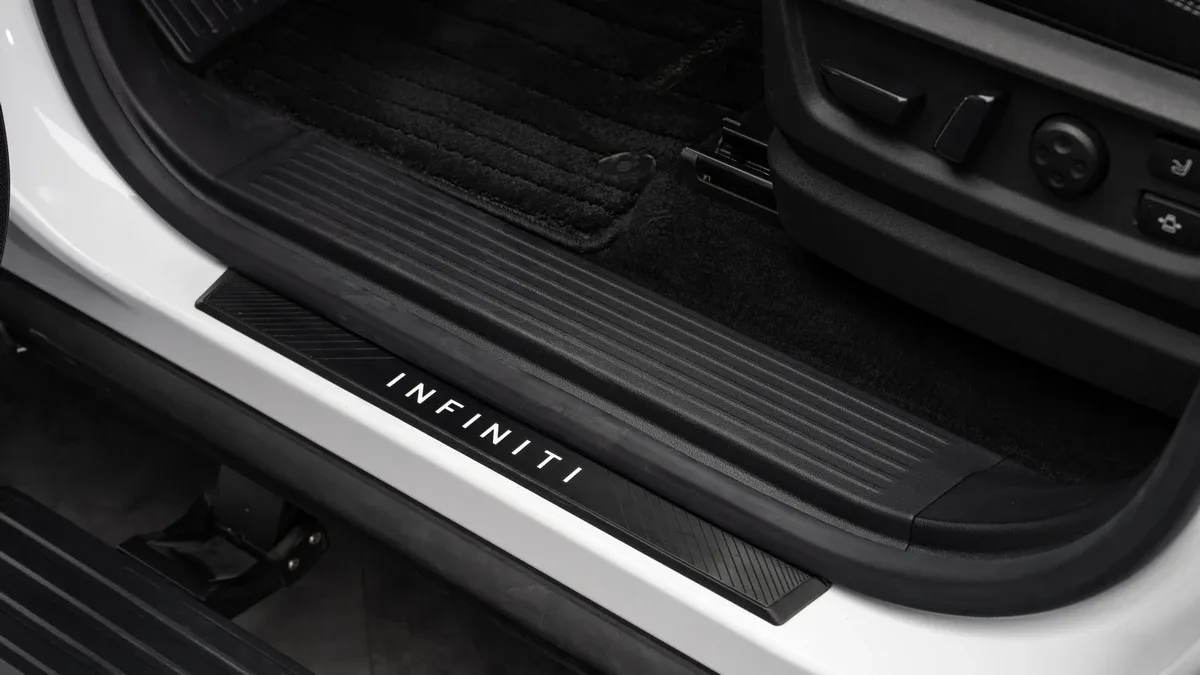 2025 Infiniti QX80 Autograph angeboten von einem Fachhändler in Dubai, Vereinigte Arabische Emirate, Foto 10 von 25