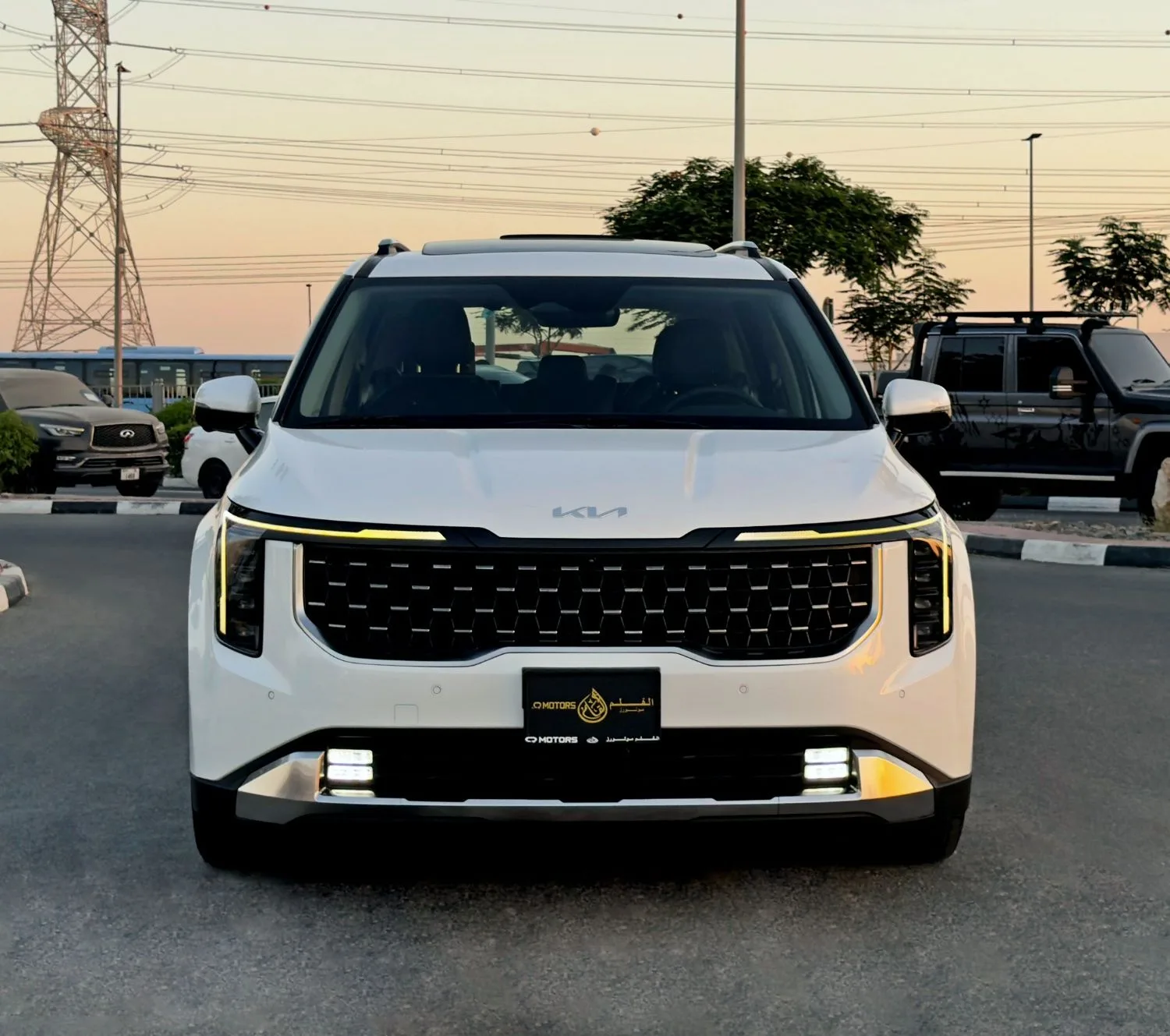 2025 Kia Carnival Ex Dlx angeboten von einem Fachhändler in Dubai, Vereinigte Arabische Emirate, Foto 2 von 14