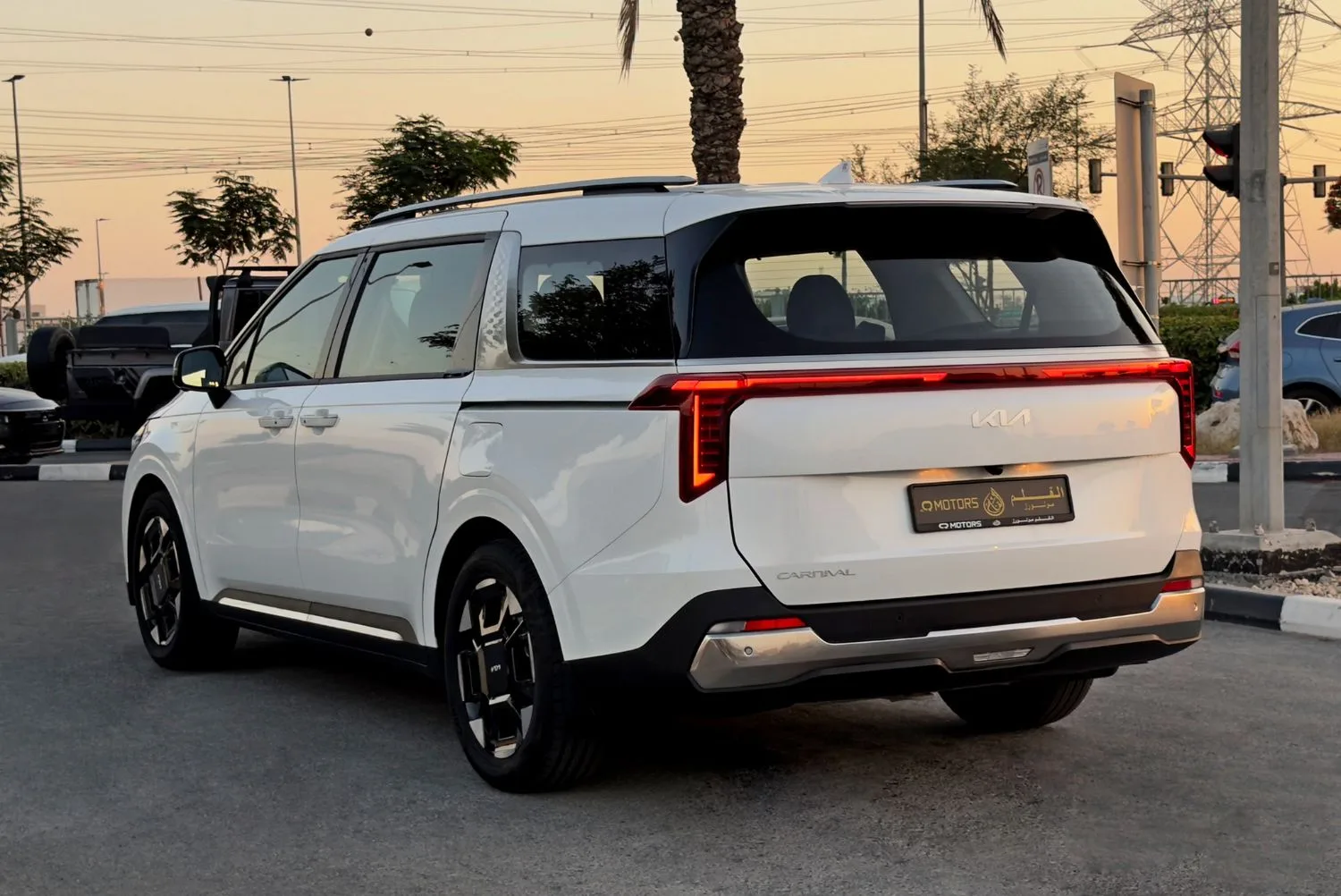 2025 Kia Carnival Ex Dlx angeboten von einem Fachhändler in Dubai, Vereinigte Arabische Emirate, Foto 5 von 14