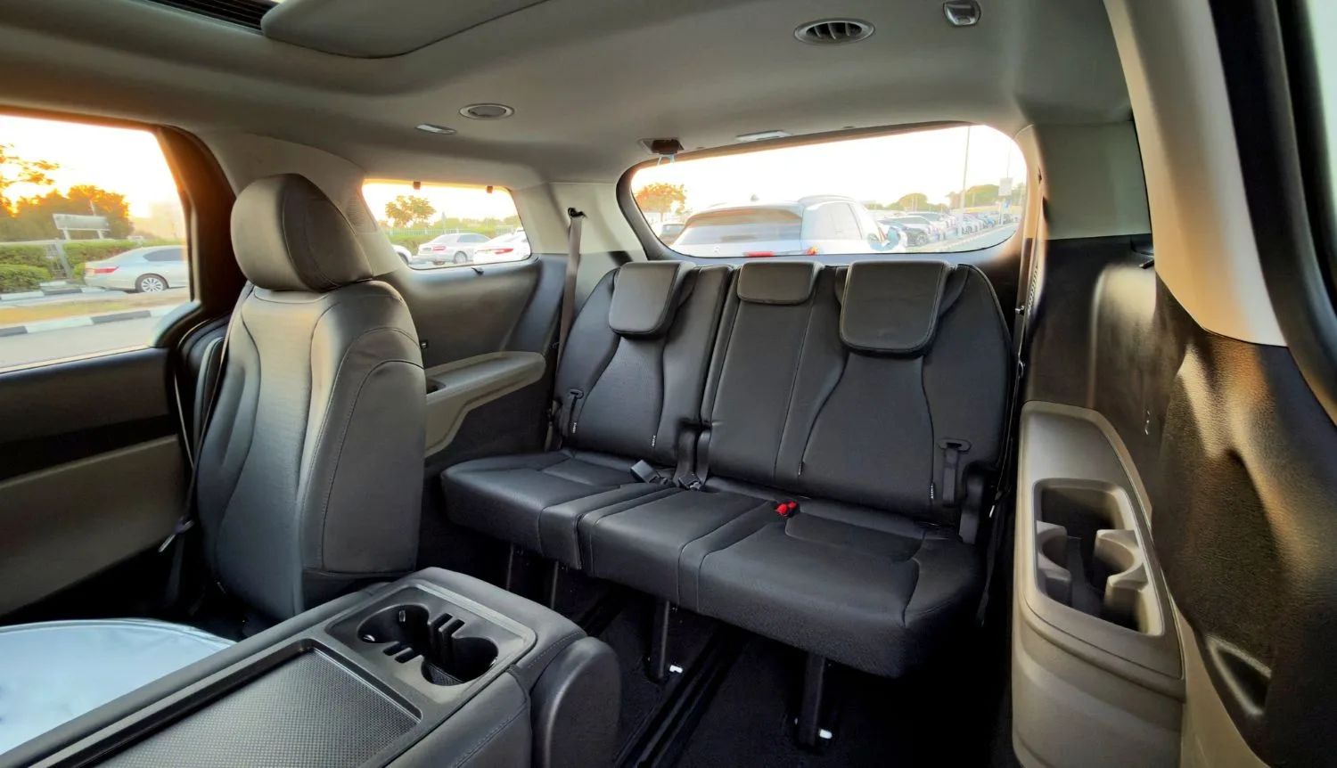 2025 Kia Carnival Ex Dlx angeboten von einem Fachhändler in Dubai, Vereinigte Arabische Emirate, Foto 14 von 14