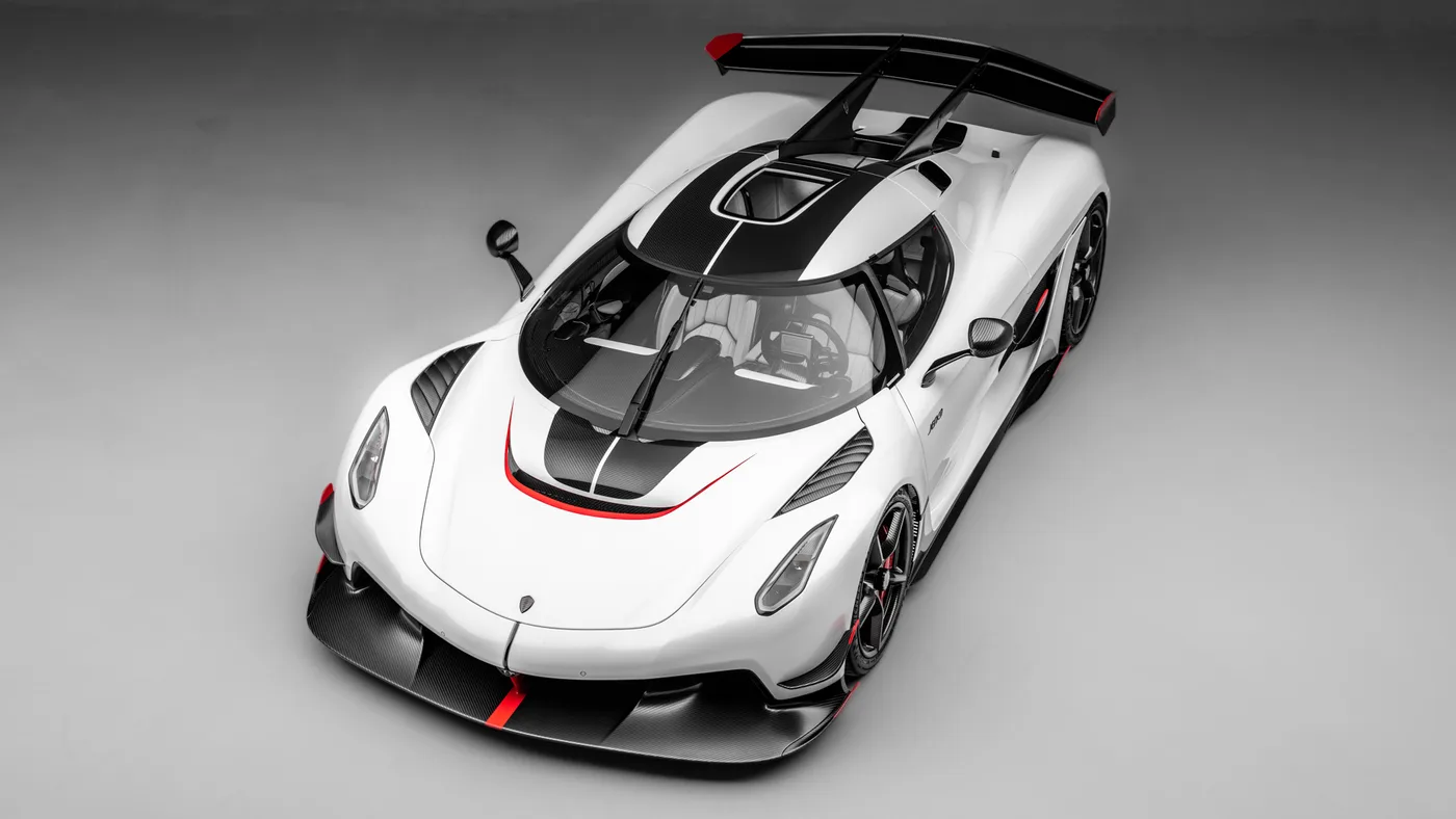 2025 Koenigsegg Jesko Attack offered by a specialist dealer in Sunningdale, United Kingdom, photo 2 of 10