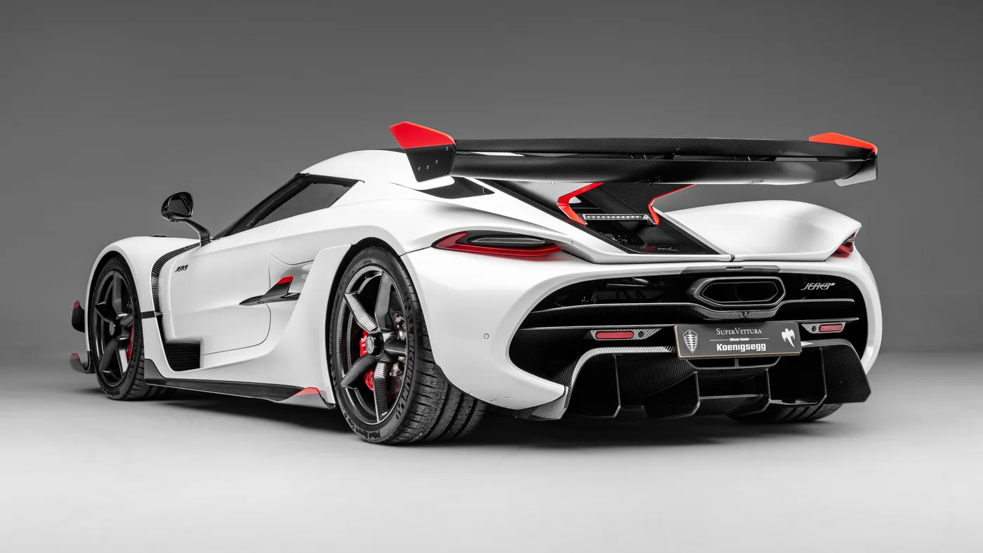 2025 Koenigsegg Jesko Attack offered by a specialist dealer in Sunningdale, United Kingdom, photo 3 of 10