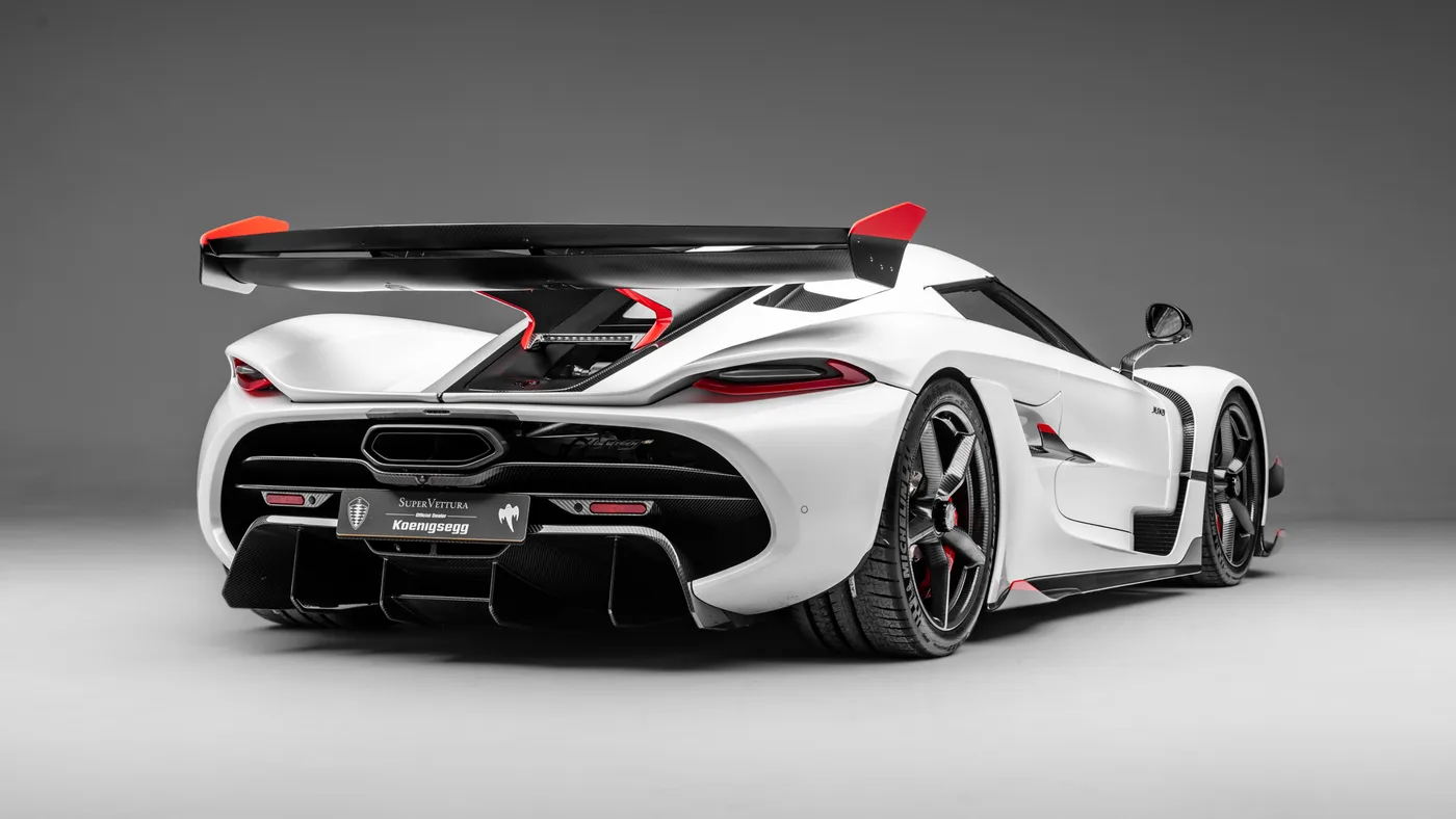 2025 Koenigsegg Jesko Attack offered by a specialist dealer in Sunningdale, United Kingdom, photo 4 of 10