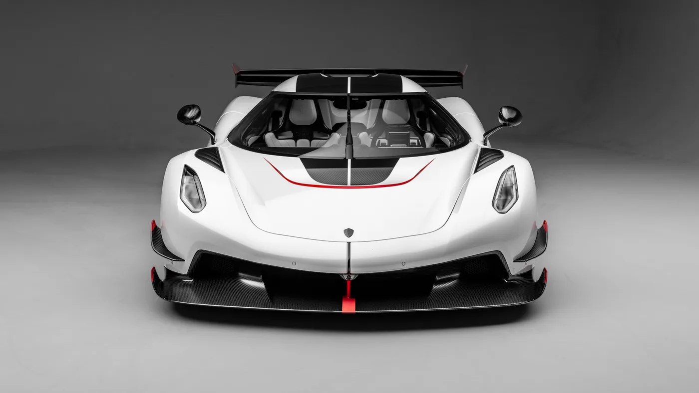 2025 Koenigsegg Jesko Attack offered by a specialist dealer in Sunningdale, United Kingdom, photo 5 of 10