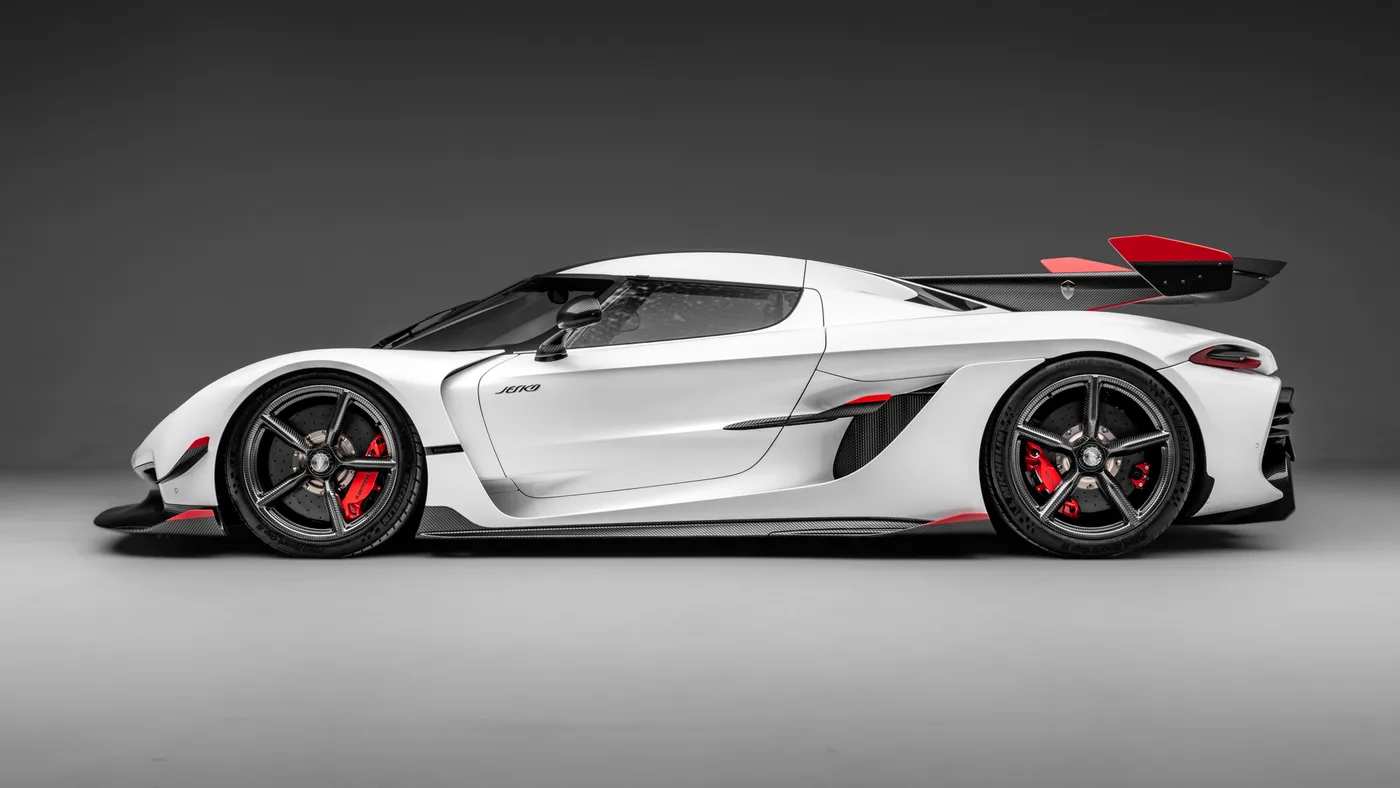 2025 Koenigsegg Jesko Attack offered by a specialist dealer in Sunningdale, United Kingdom, photo 7 of 10