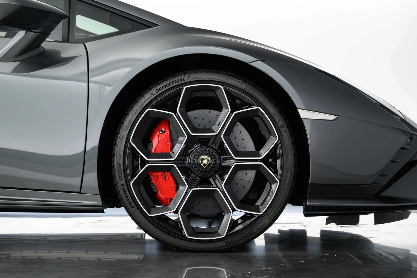 2025 Lamborghini Huracán Tecnica angeboten von einer Vertragshändlergruppe in Hatfield, Vereinigtes Königreich, Foto 9 von 20
