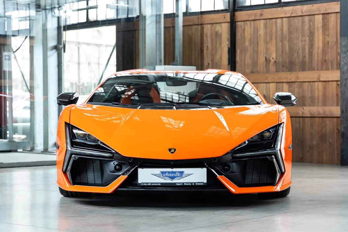 2025 Lamborghini Revuelto offered by a specialist dealer in Neuss, Germany, photo 3 of 10