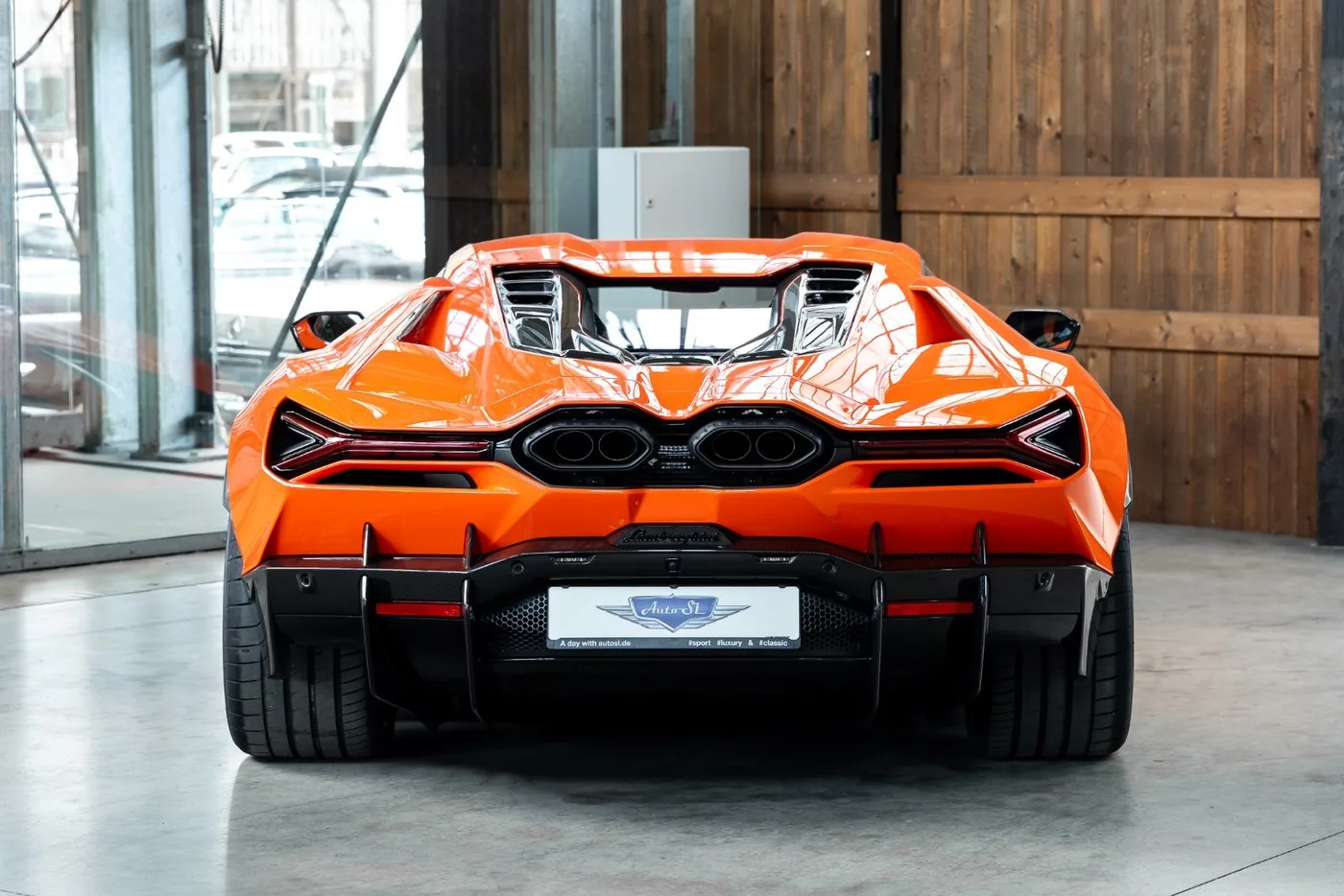 2025 Lamborghini Revuelto offered by a specialist dealer in Neuss, Germany, photo 4 of 10