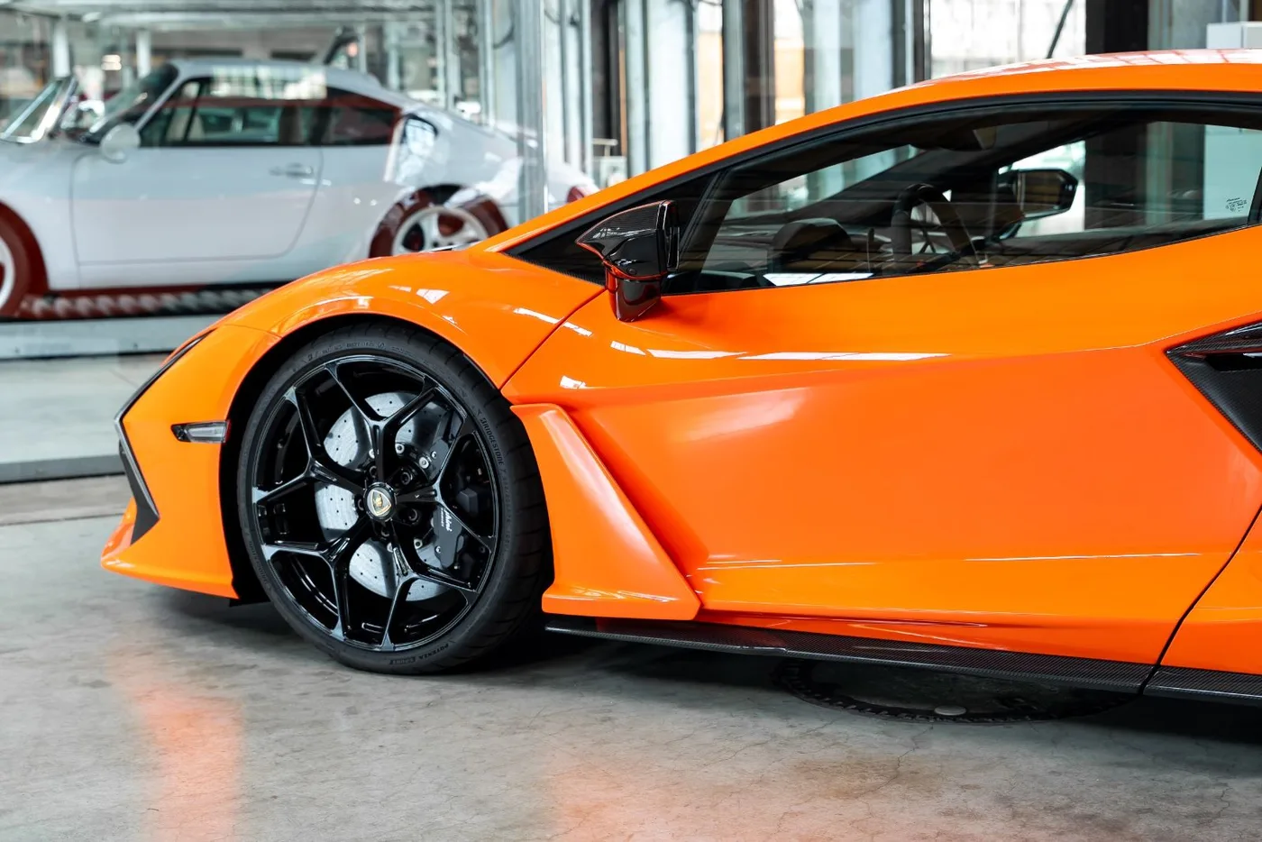 2025 Lamborghini Revuelto offered by a specialist dealer in Neuss, Germany, photo 6 of 10