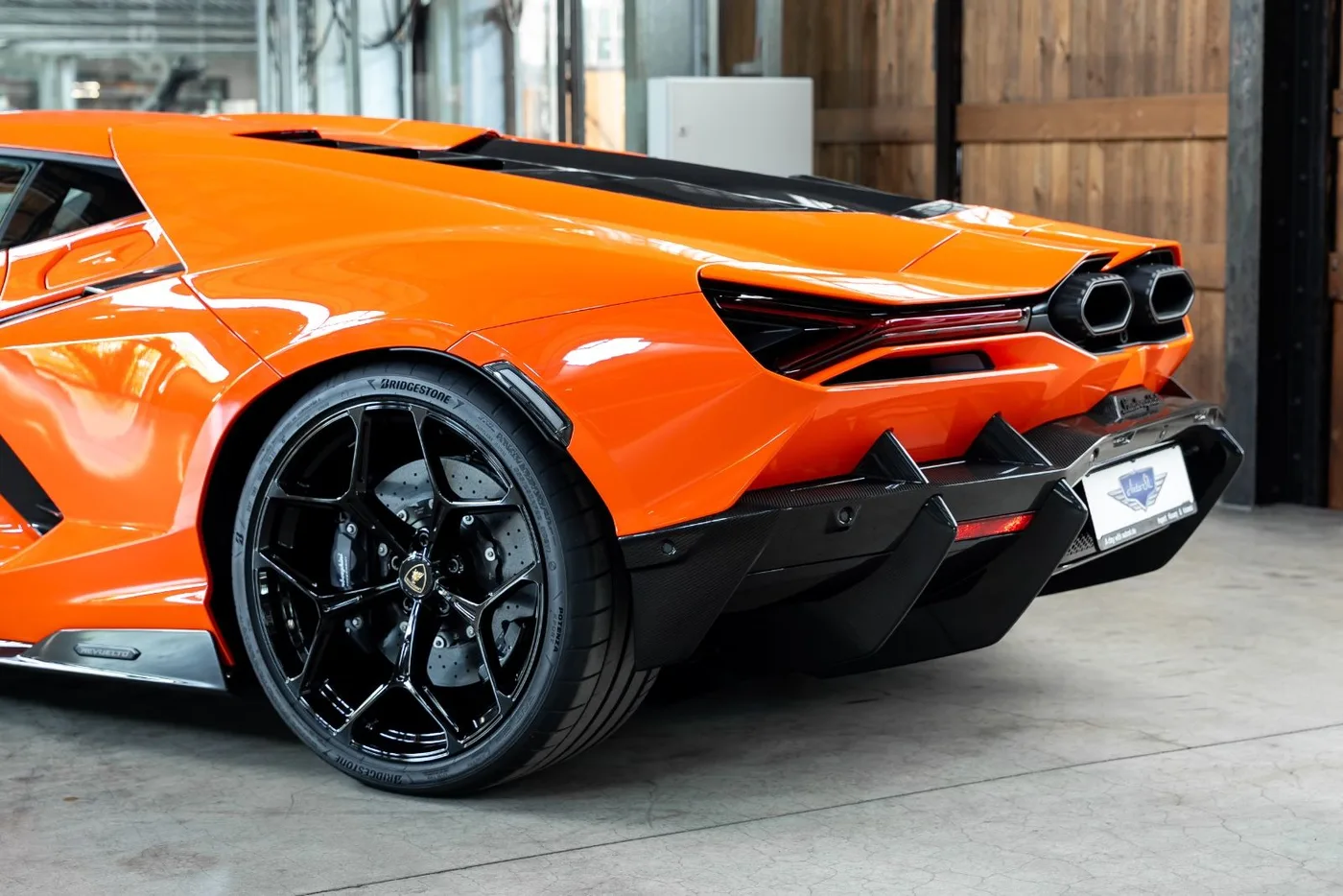 2025 Lamborghini Revuelto offered by a specialist dealer in Neuss, Germany, photo 7 of 10