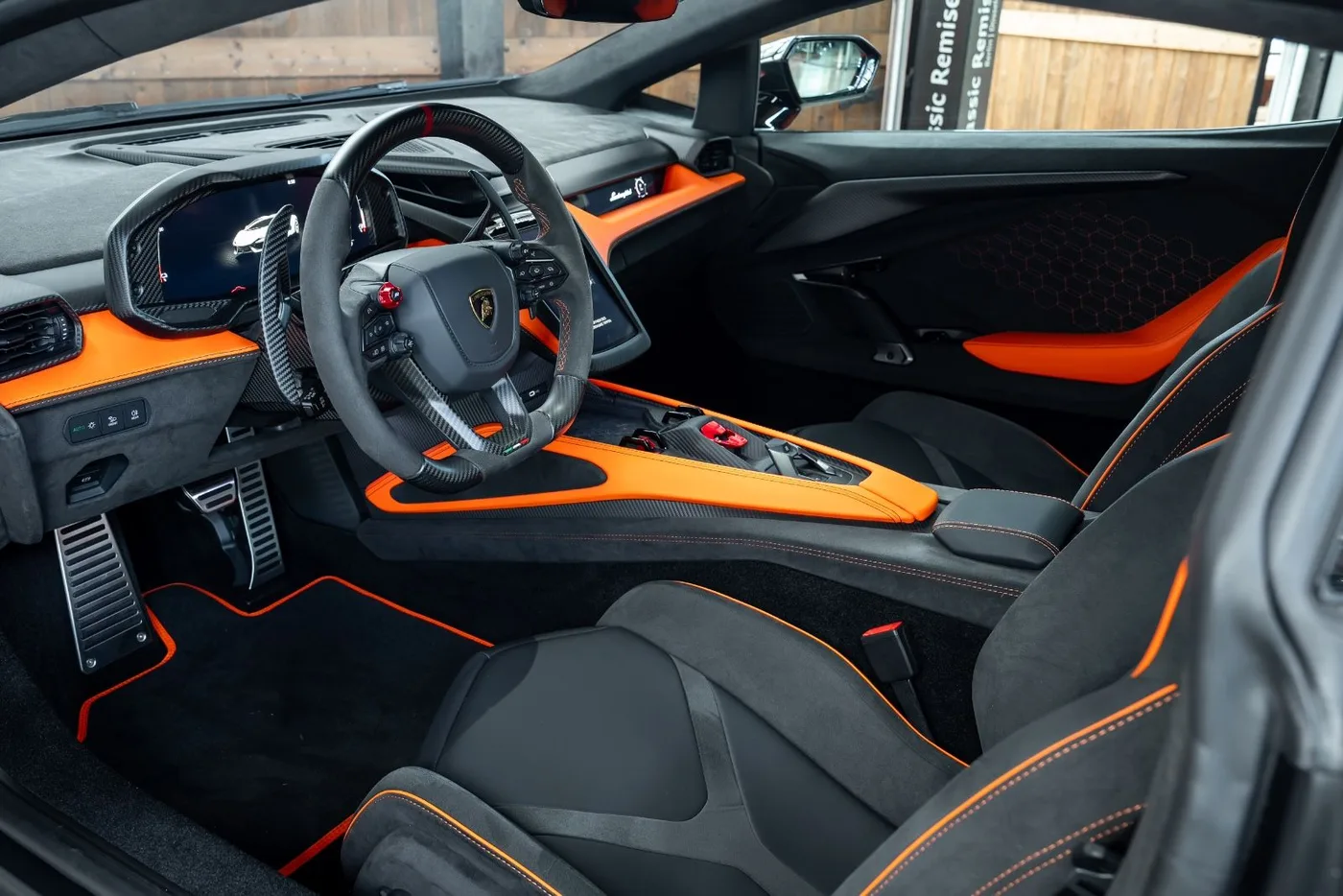 2025 Lamborghini Revuelto offered by a specialist dealer in Neuss, Germany, photo 9 of 10