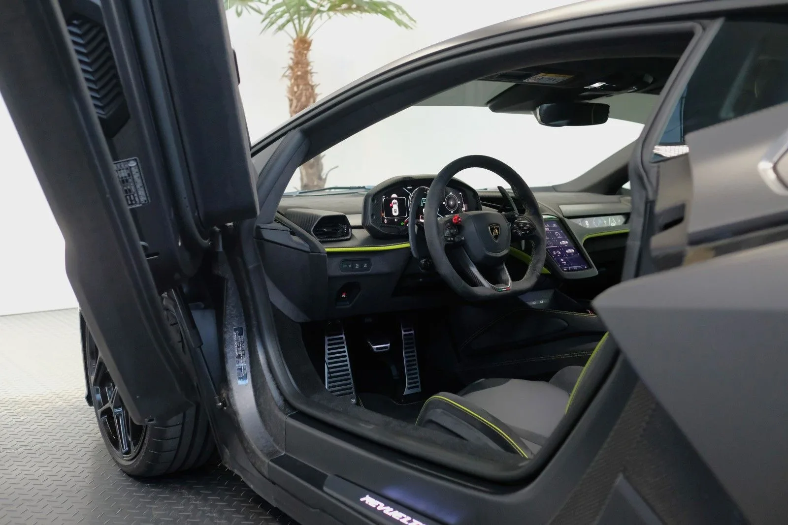 2025 Lamborghini Revuelto, 12/30