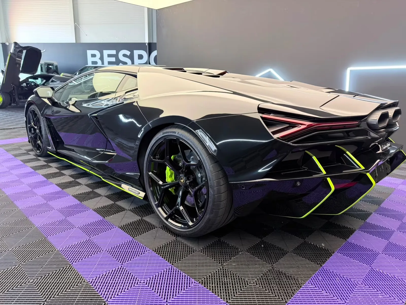 2025 Lamborghini Revuelto, 3/21