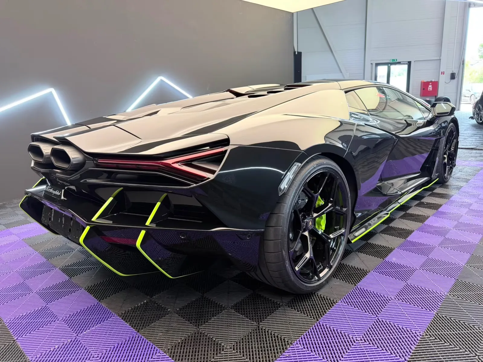2025 Lamborghini Revuelto, 5/21