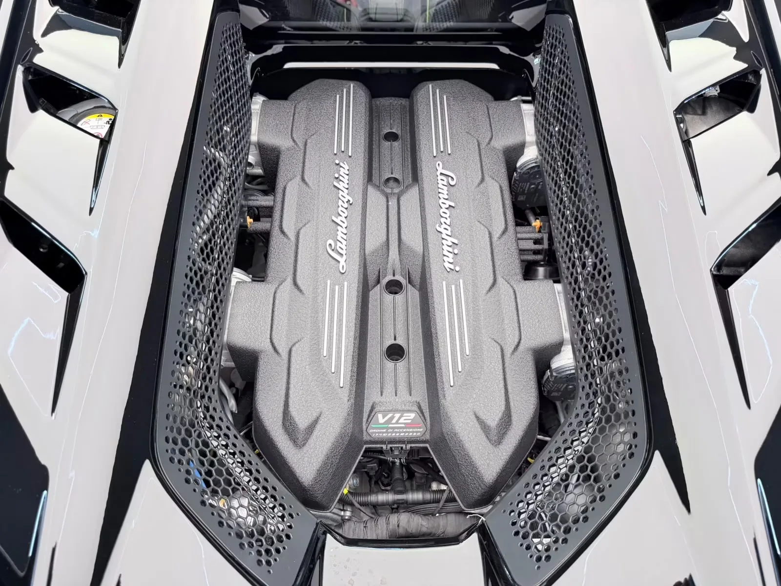 2025 Lamborghini Revuelto, 8/21
