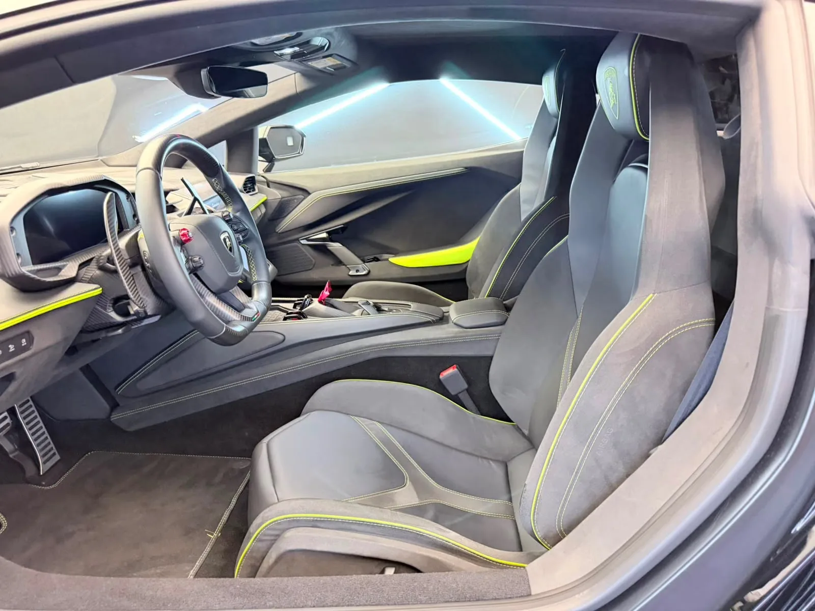 2025 Lamborghini Revuelto, 10/21