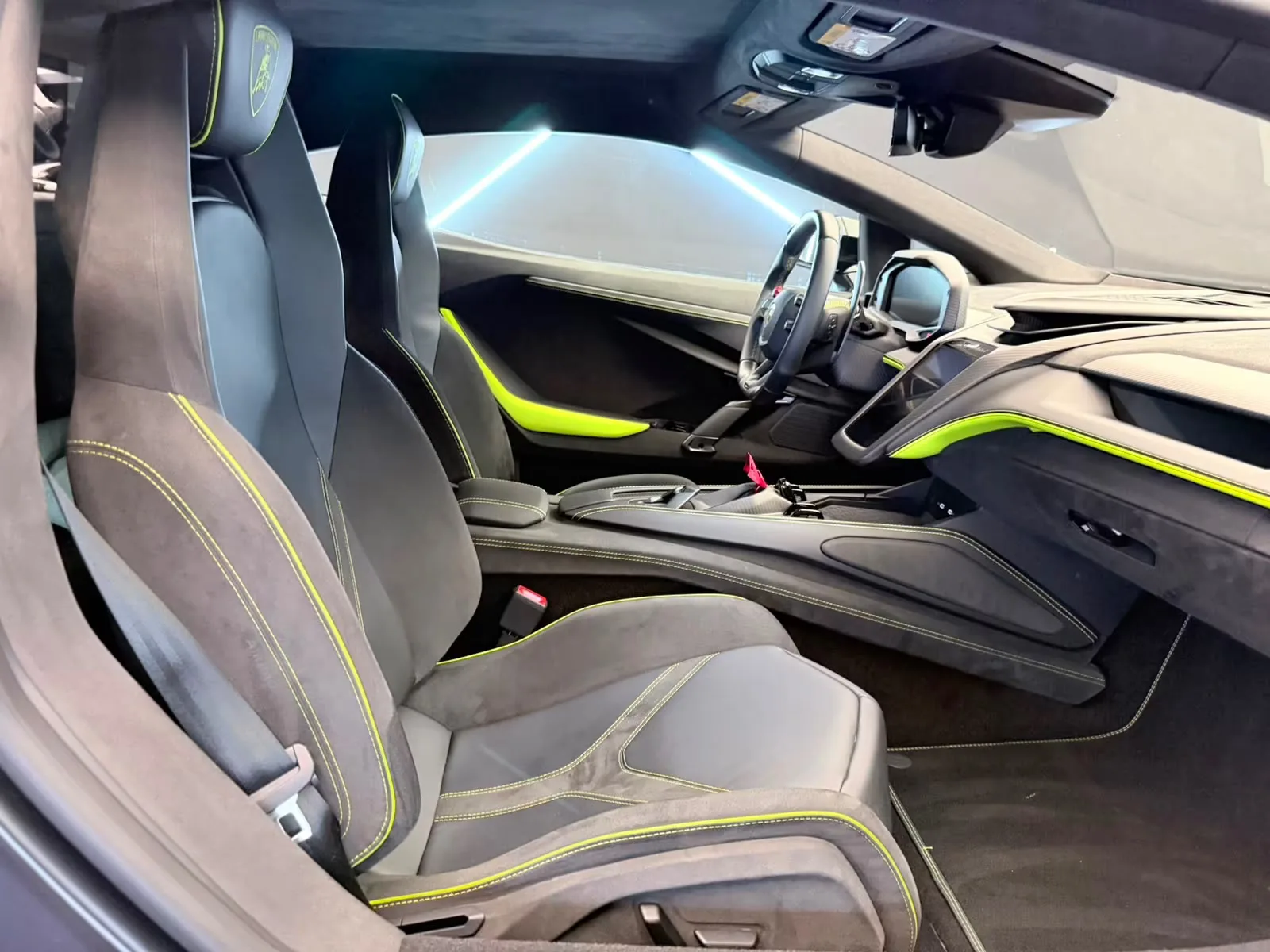 2025 Lamborghini Revuelto, 12/21