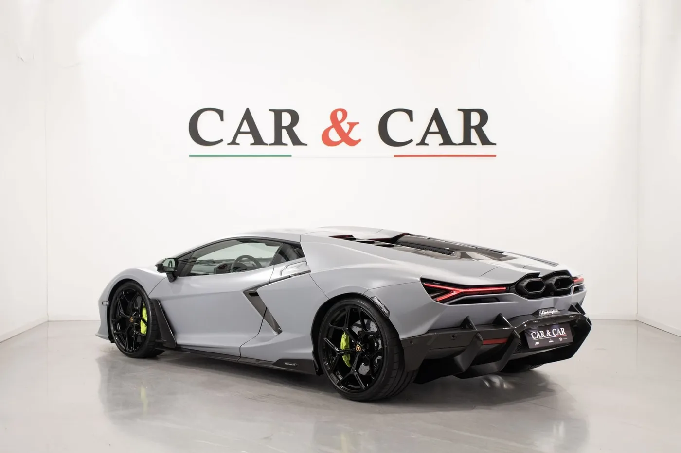 2025 Lamborghini Revuelto angeboten von einem Supersportwagenhändler in Zibido San Giacomo, Italien, Foto 2 von 24