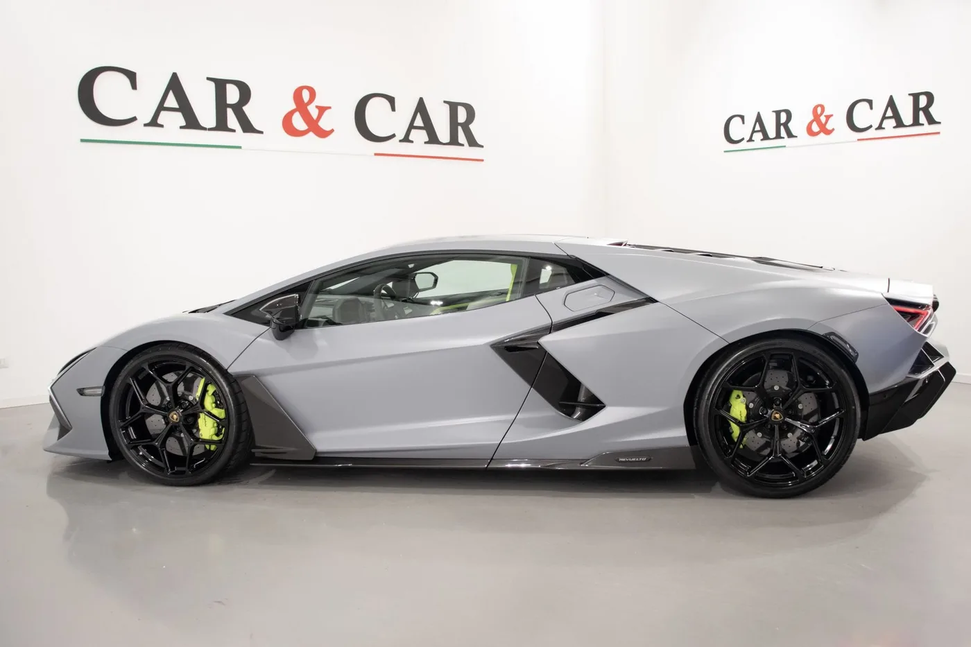 2025 Lamborghini Revuelto angeboten von einem Supersportwagenhändler in Zibido San Giacomo, Italien, Foto 6 von 24