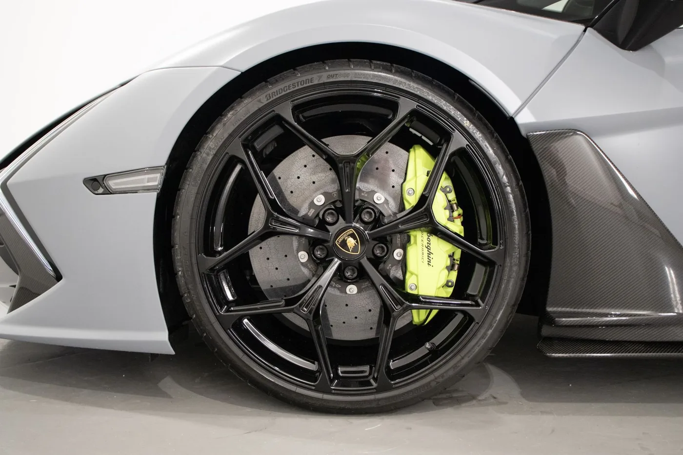 2025 Lamborghini Revuelto angeboten von einem Supersportwagenhändler in Zibido San Giacomo, Italien, Foto 7 von 24