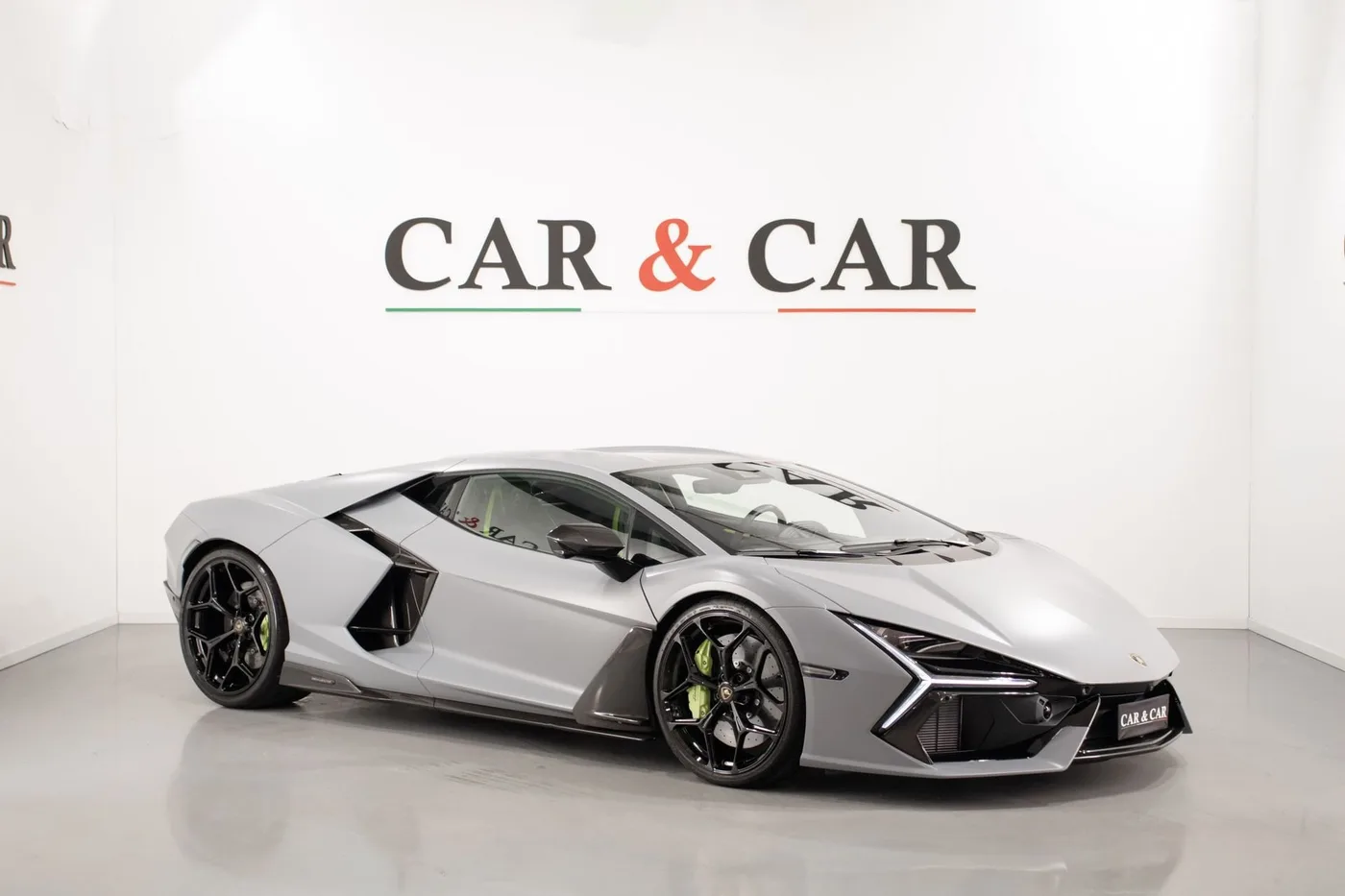 2025 Lamborghini Revuelto angeboten von einem Supersportwagenhändler in Zibido San Giacomo, Italien, Foto 20 von 24