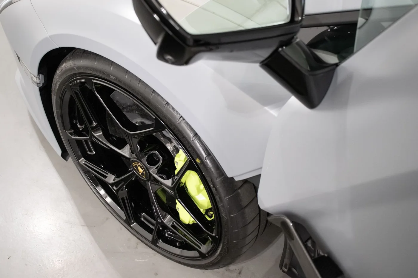 2025 Lamborghini Revuelto angeboten von einem Supersportwagenhändler in Zibido San Giacomo, Italien, Foto 21 von 24