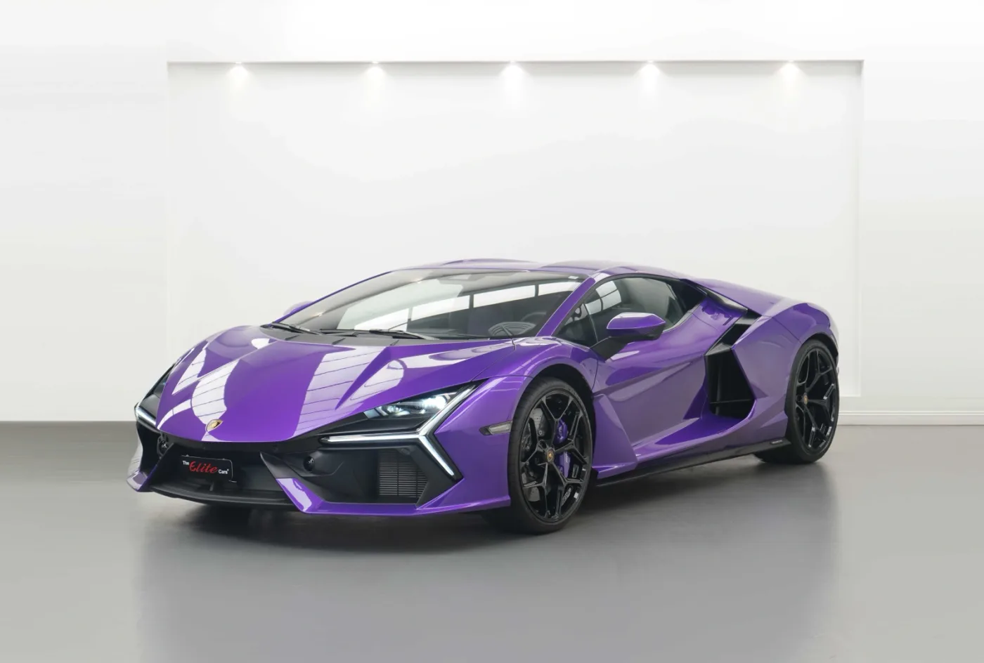 2025 Lamborghini Revuelto offered by a specialist dealer in Dubai, United Arab Emirates, photo 8 of 10