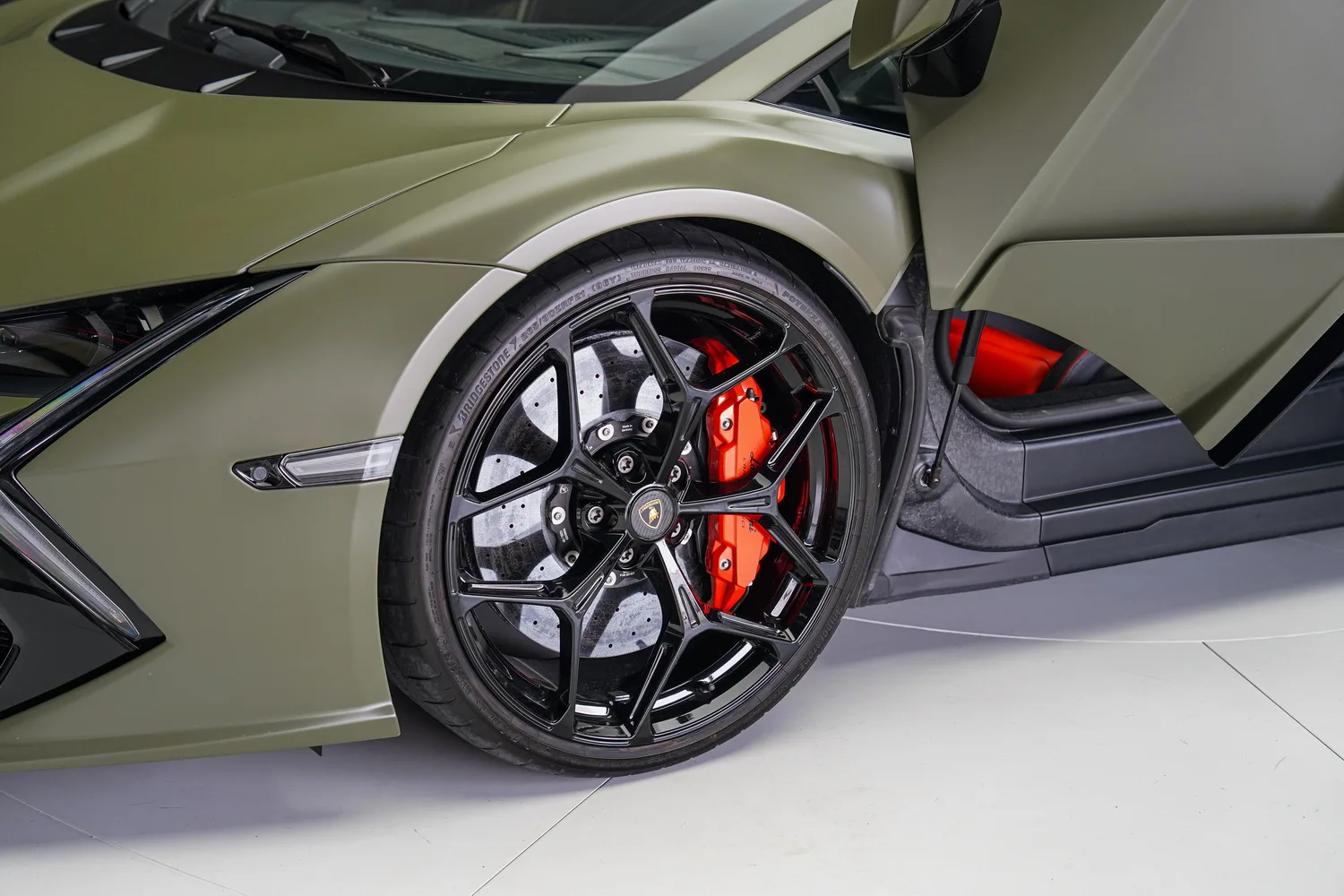 2025 Lamborghini Revuelto, 8/17