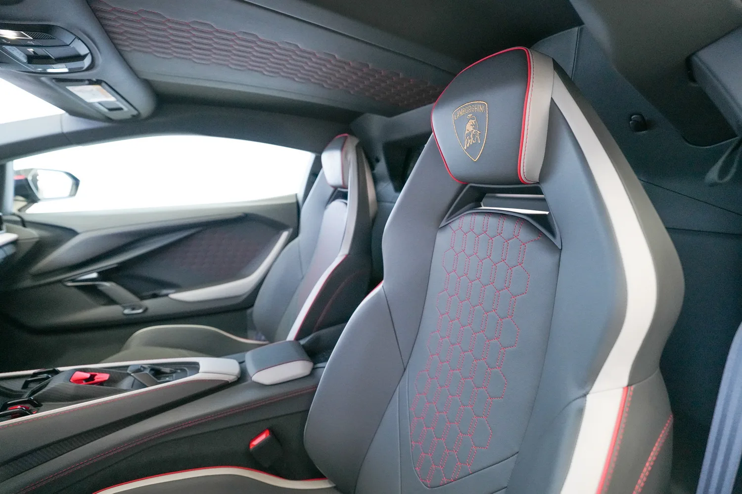 2025 Lamborghini Revuelto Ad Personam Alpha, 4/20