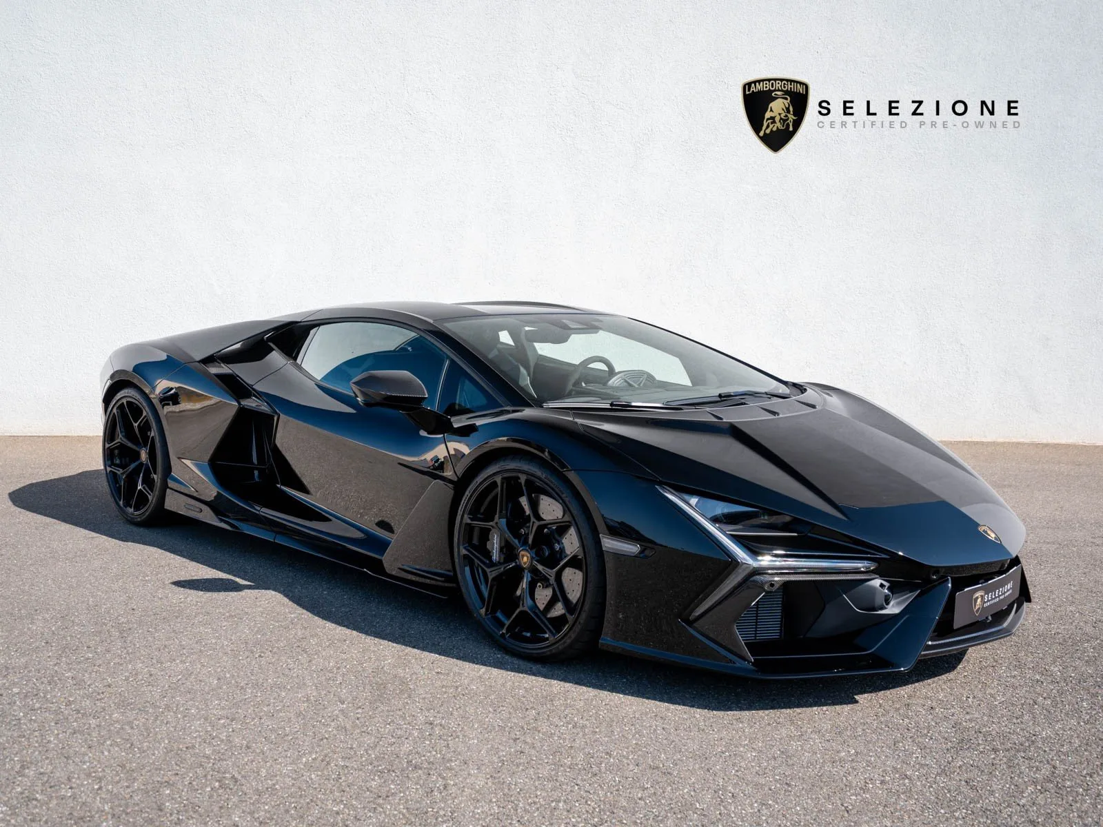 2025 Lamborghini Revuelto offered by a specialist dealer in Singen, Germany, main photo